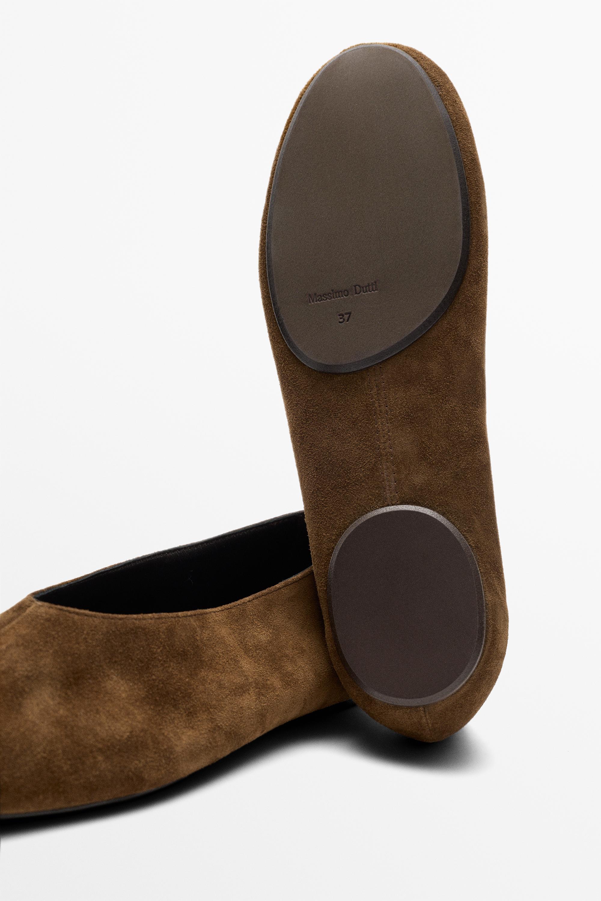 Split suede ballet flat — CAMEL
