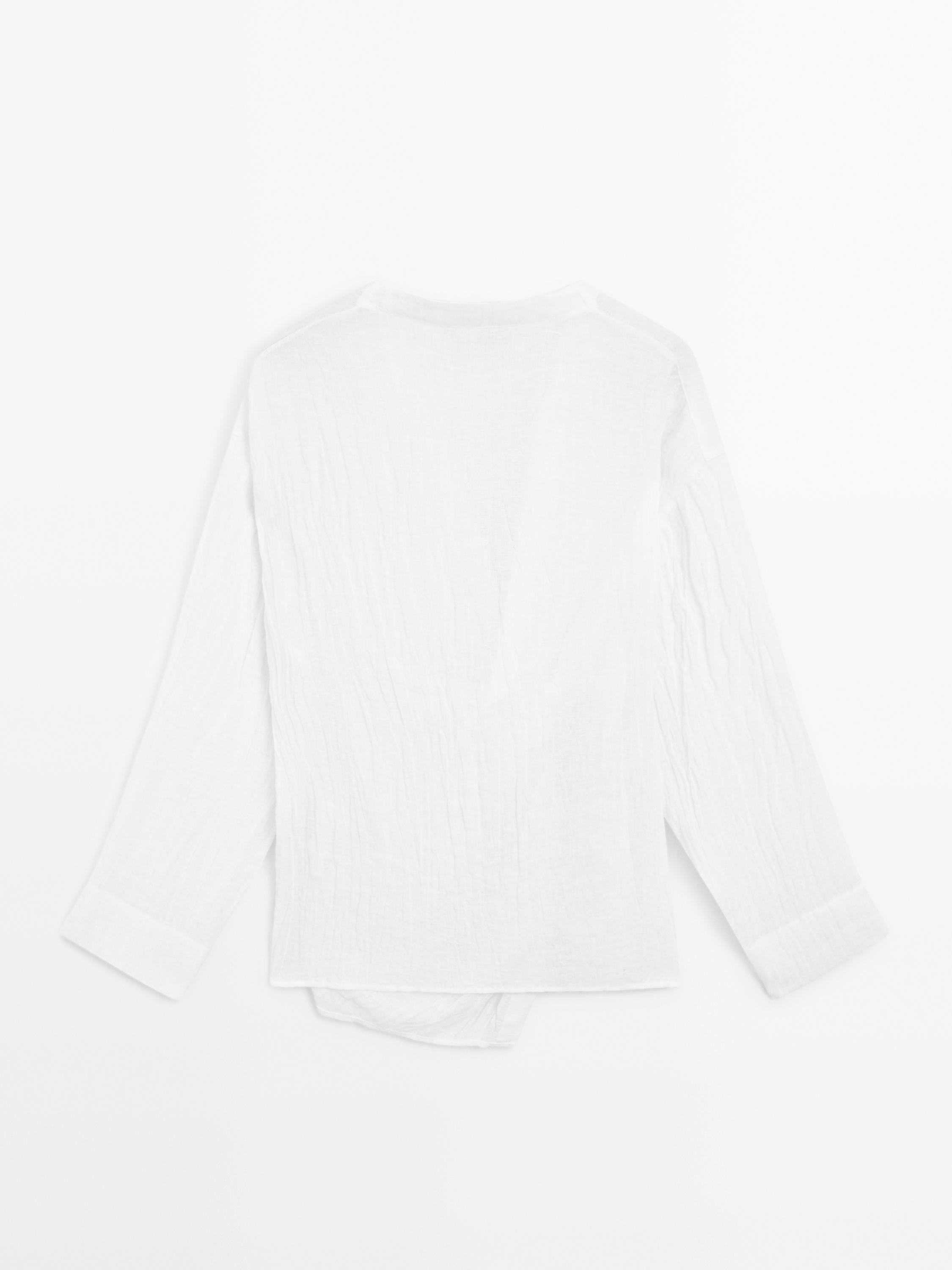 Textured shirt with knot detail