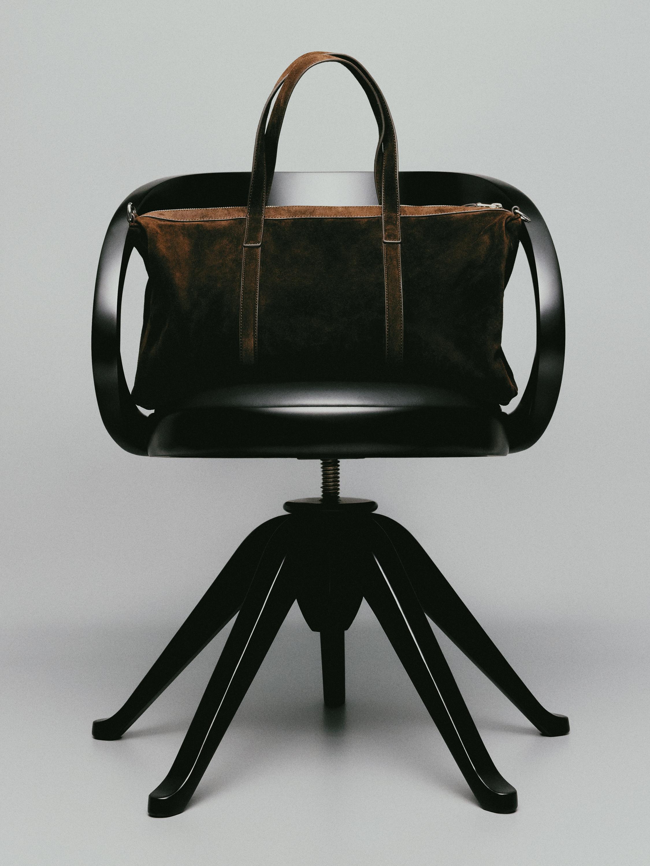 حقيبة سفر جلد شامواه