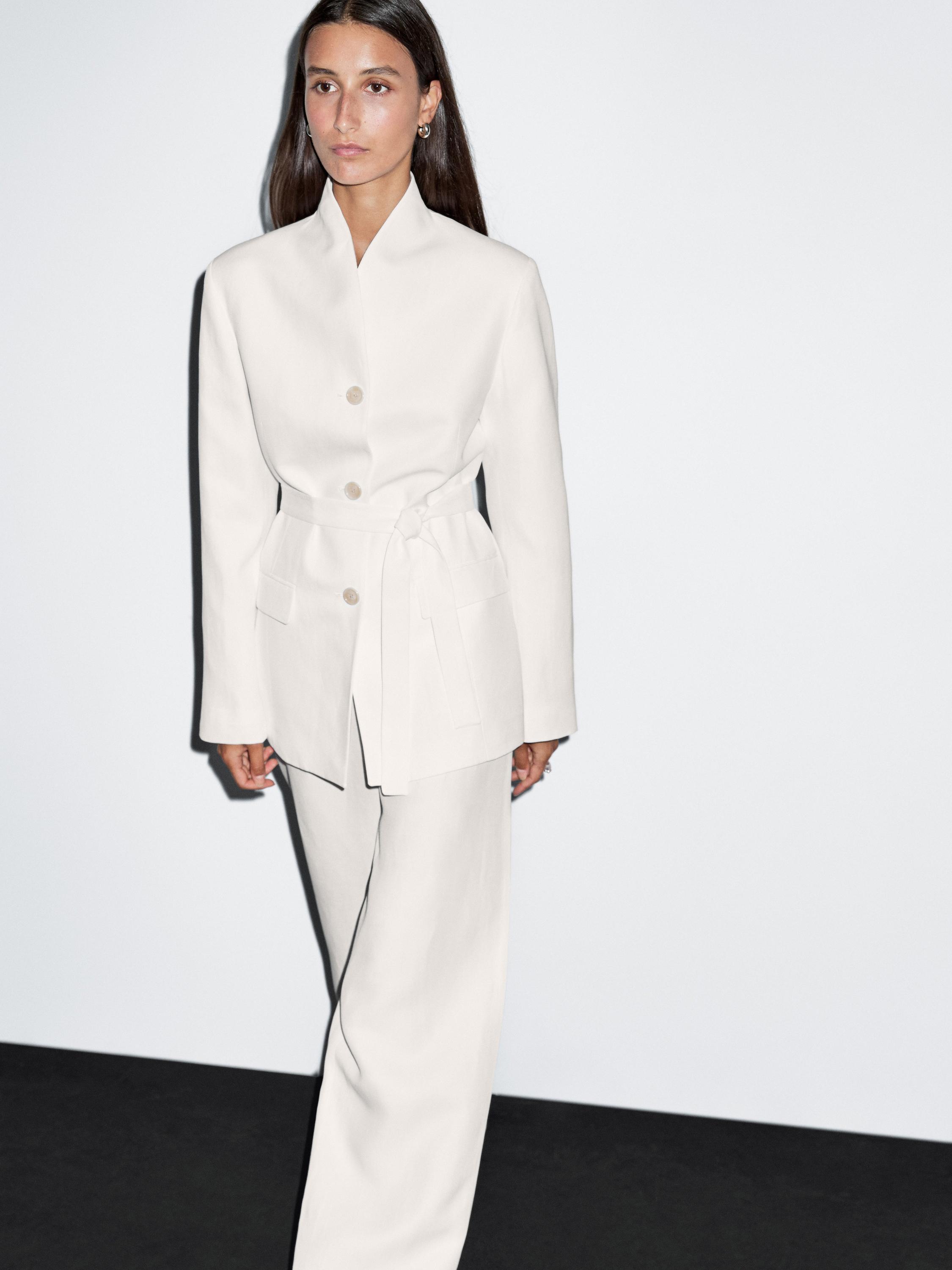 Veste de tailleur à col roulé