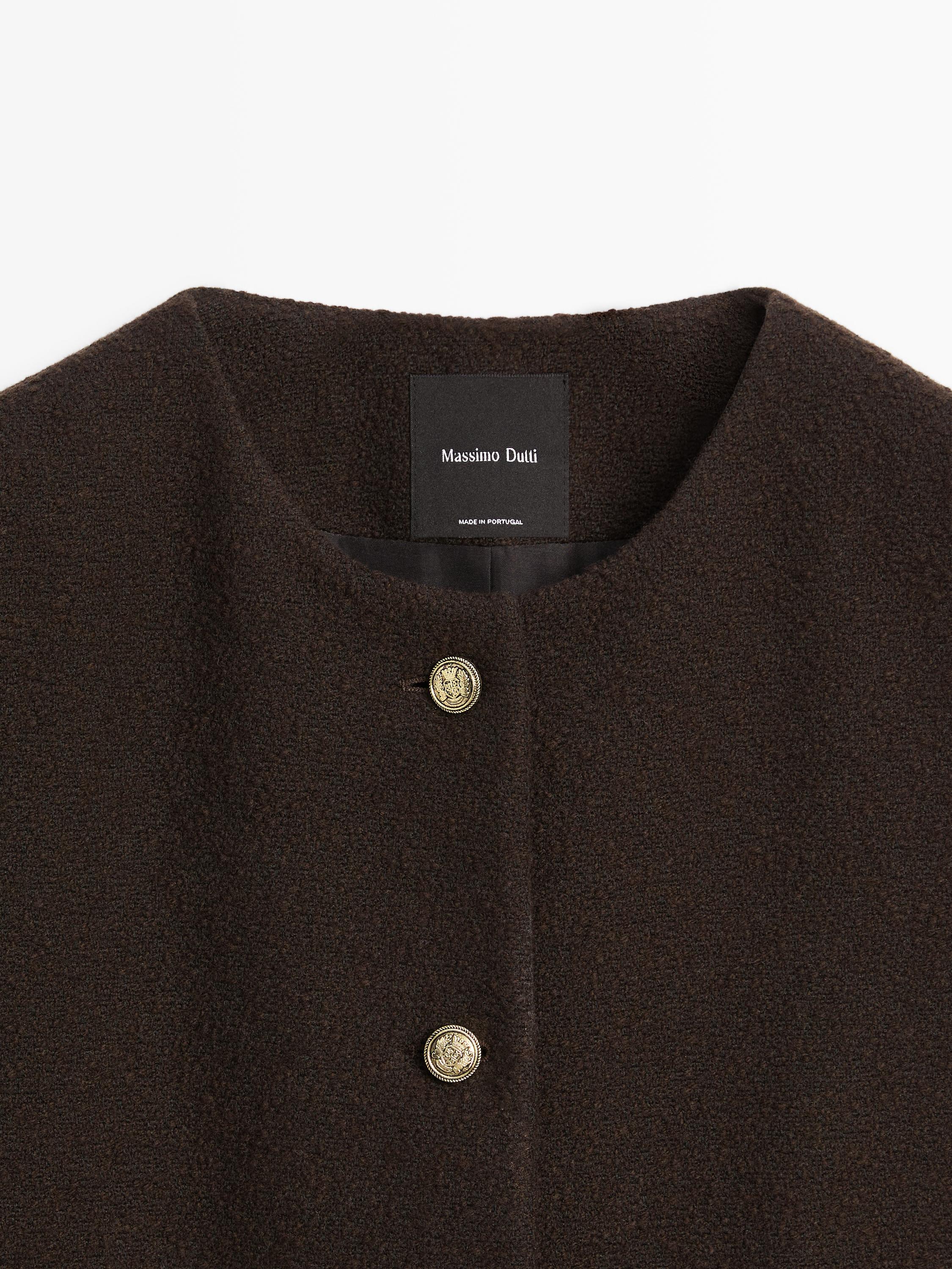 Chaqueta corta detalle botones