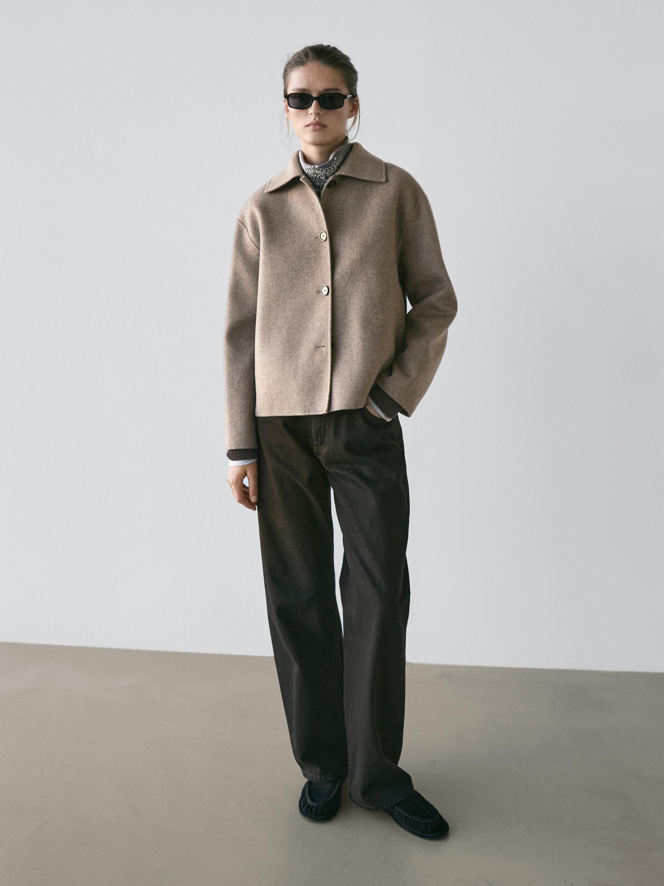 معطف قصير من الصوف المخلوط بأزرار