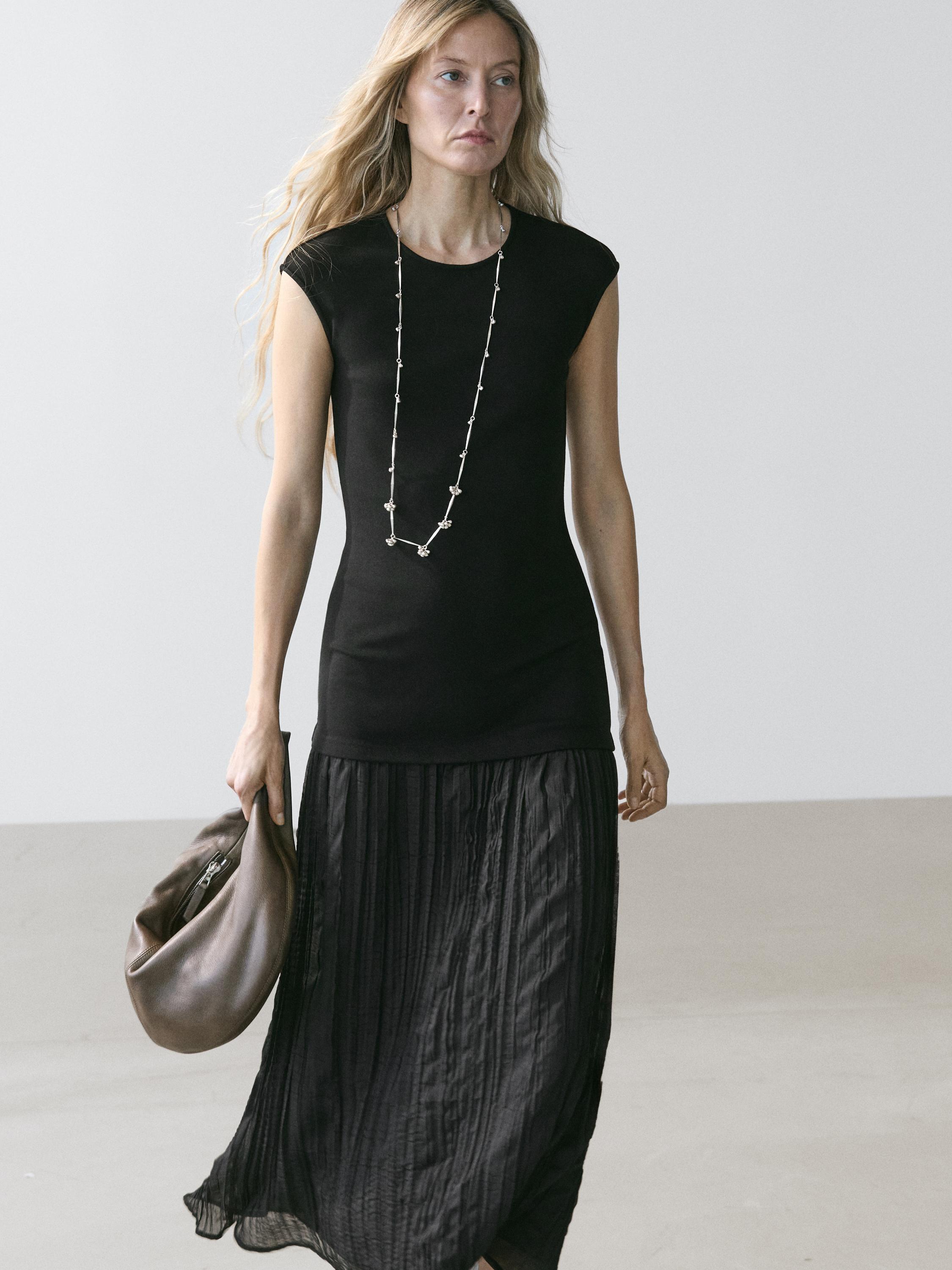 Long contrast pleated dress — BLACK