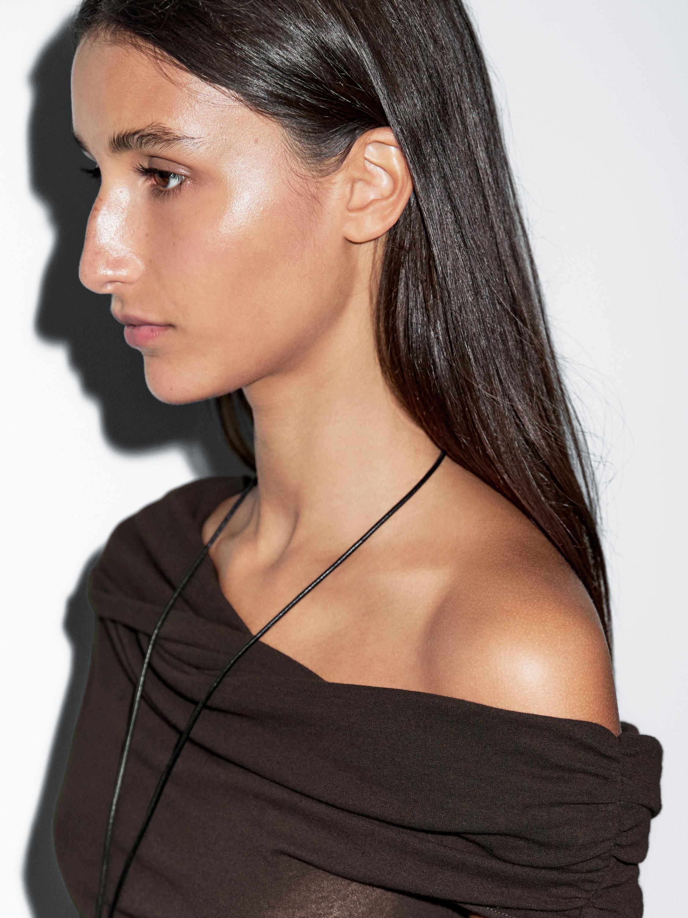 100% katoenen top met asymmetrische halslijn