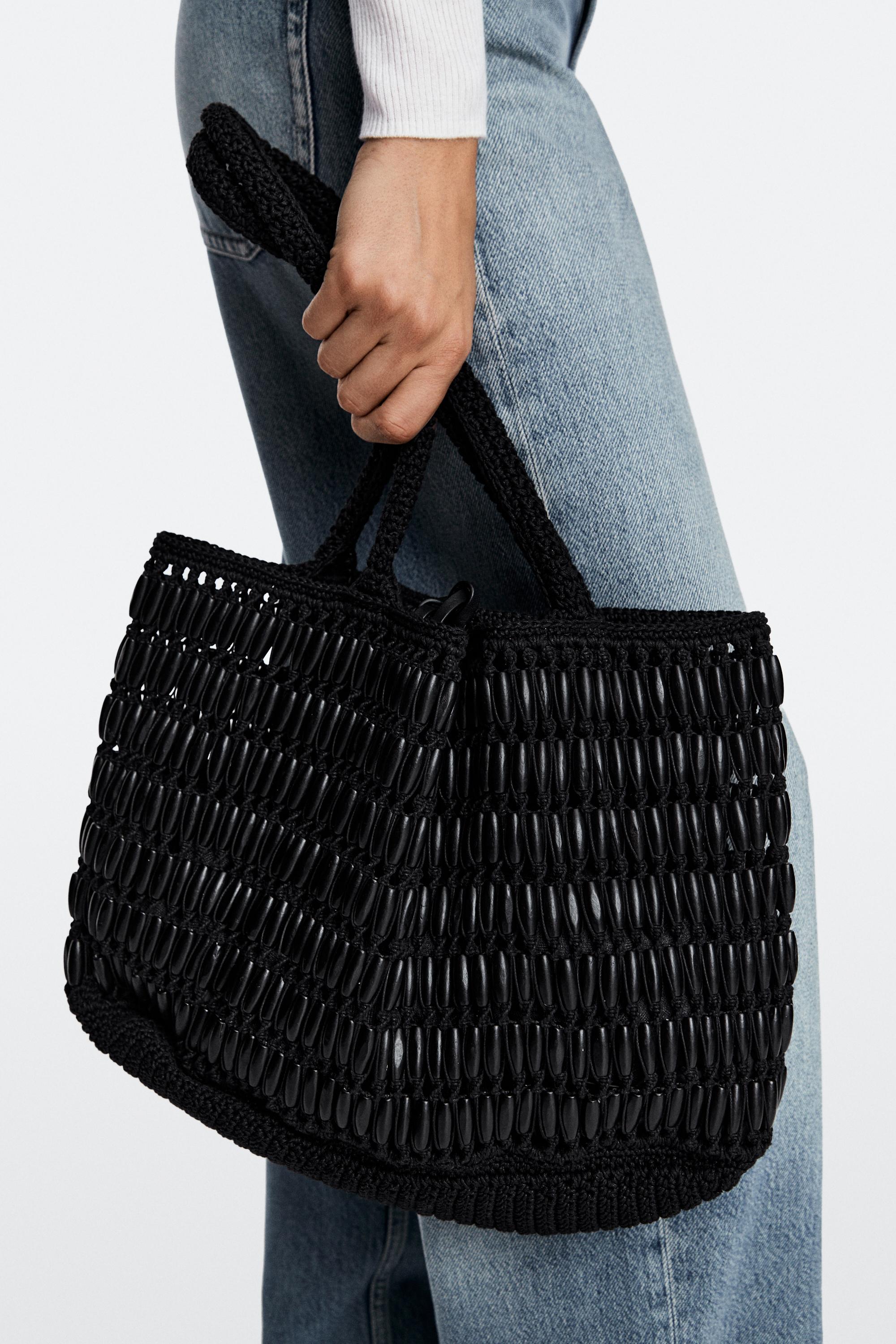 Tote bag with wooden details — BLACK