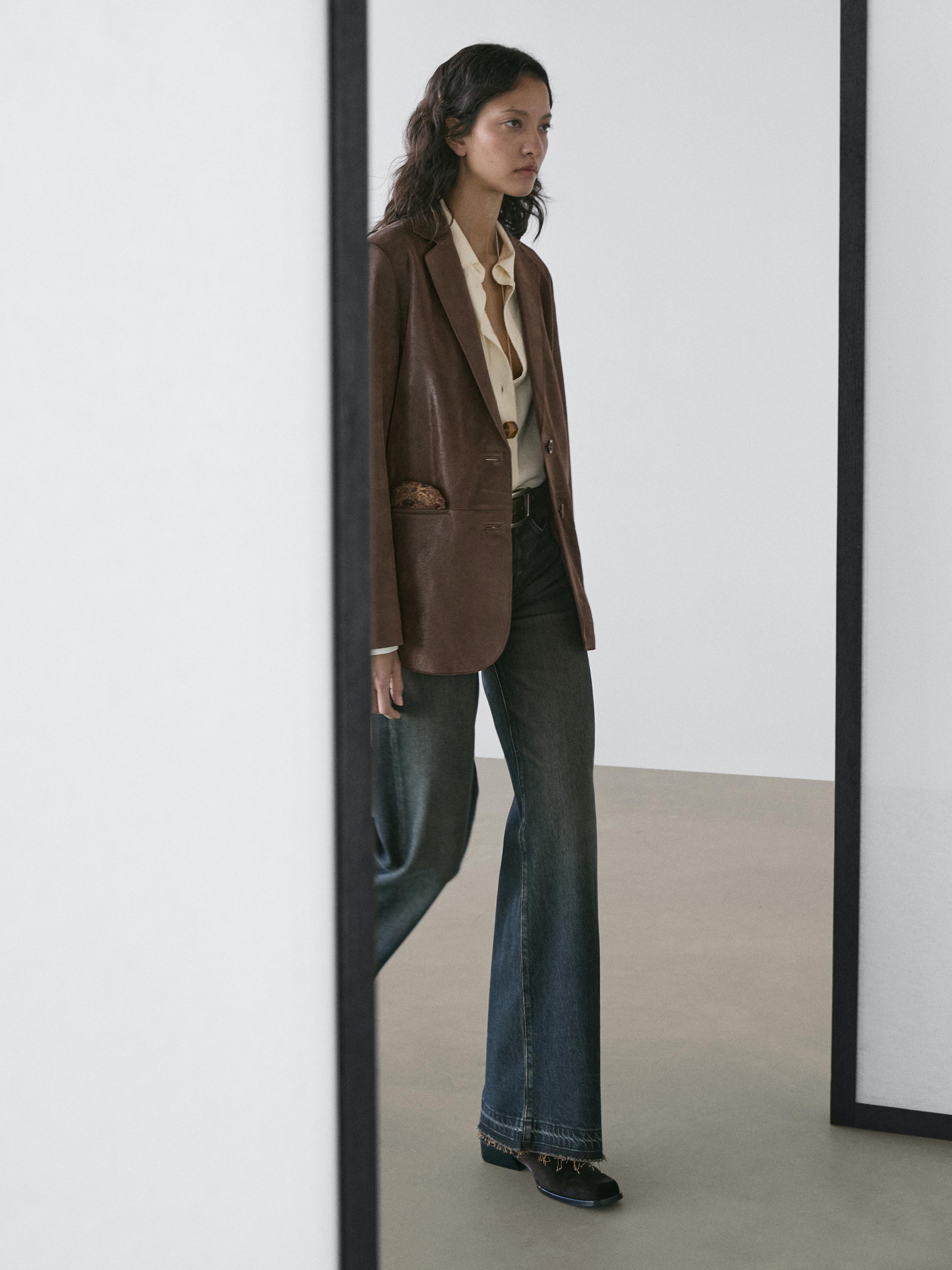 Blazer à revers en cuir finition daim