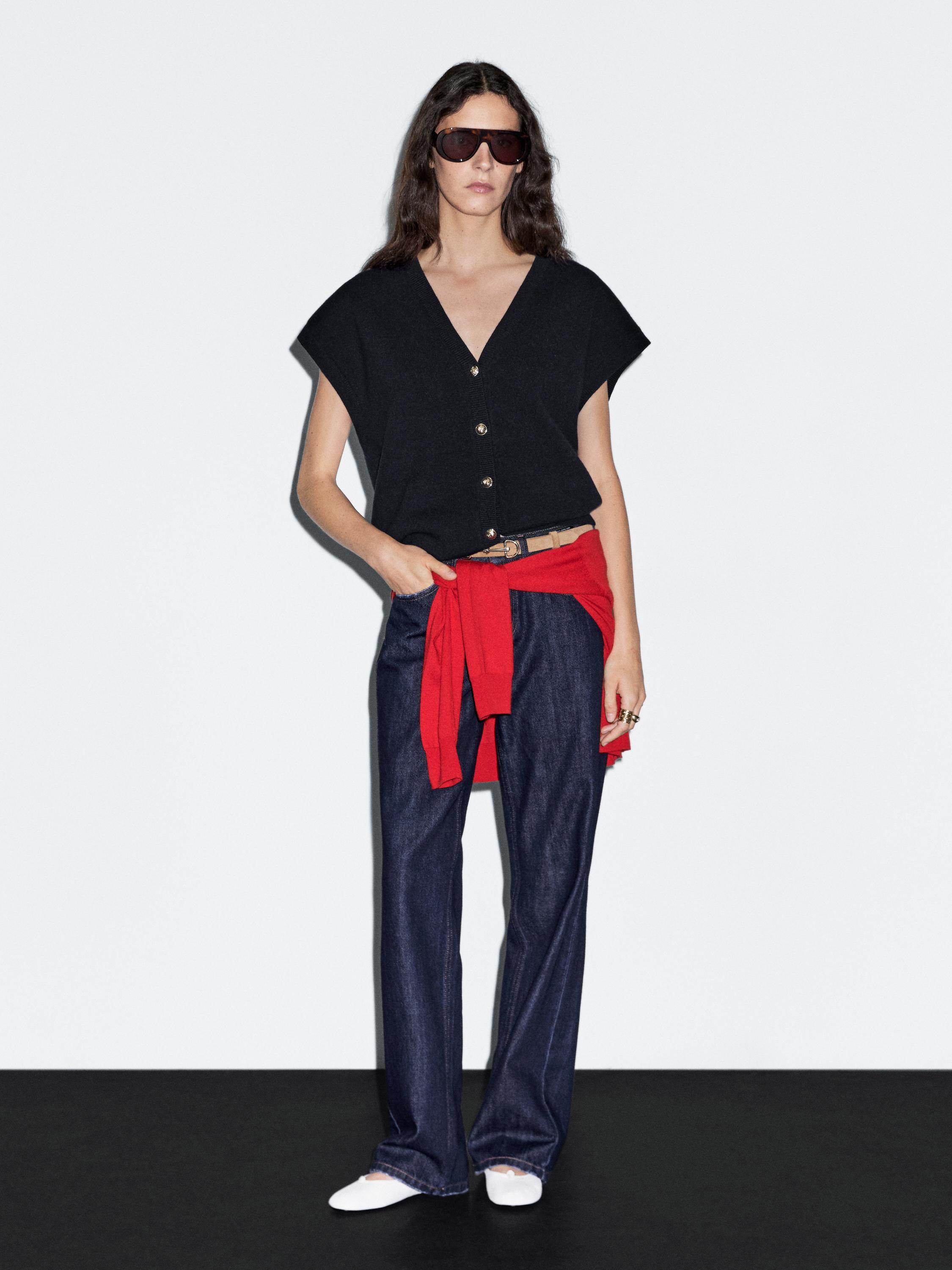 Gilet in maglia con bottoni dorati