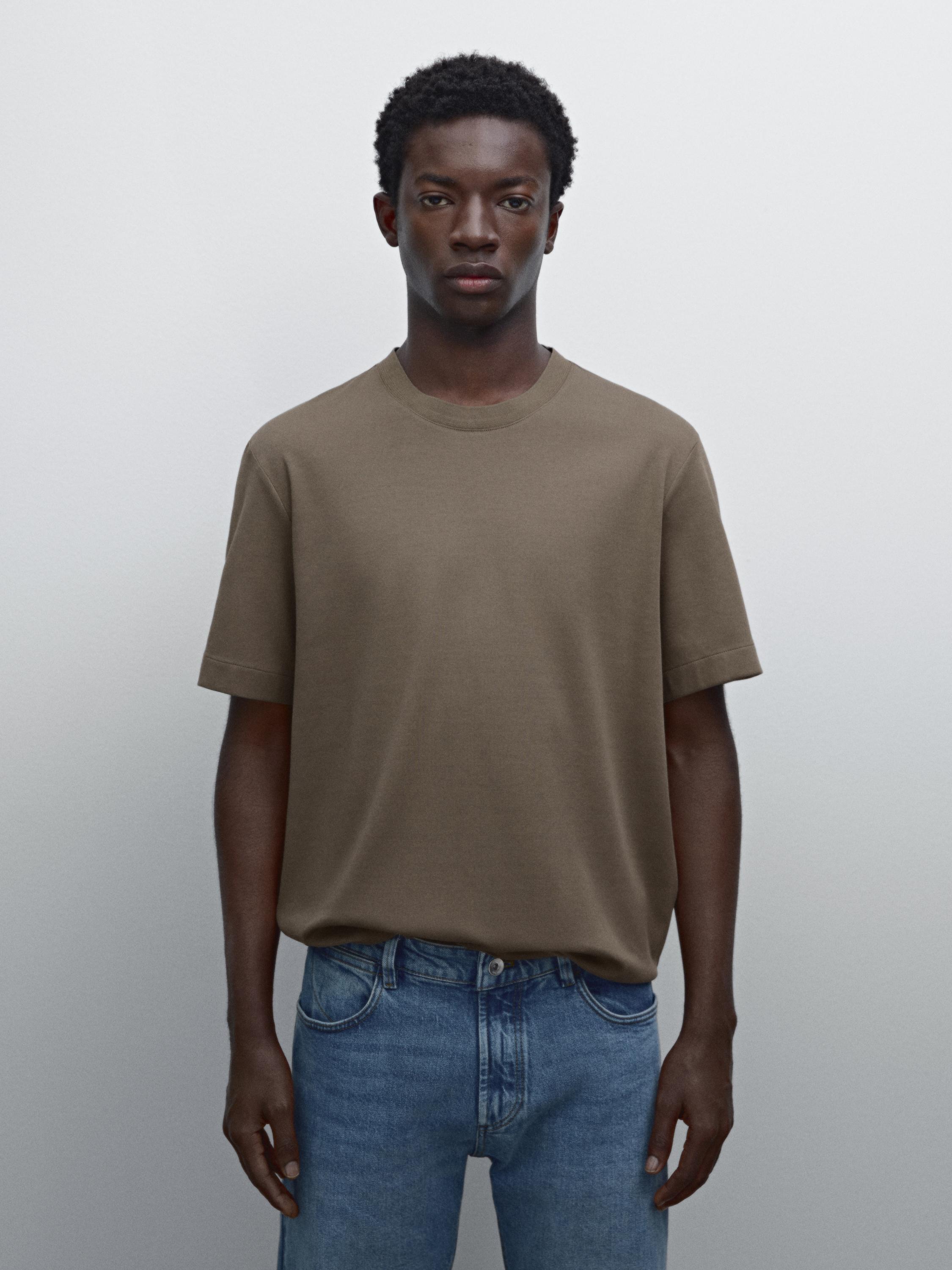 تيشرت قطن مفصل بياقة مضلعة