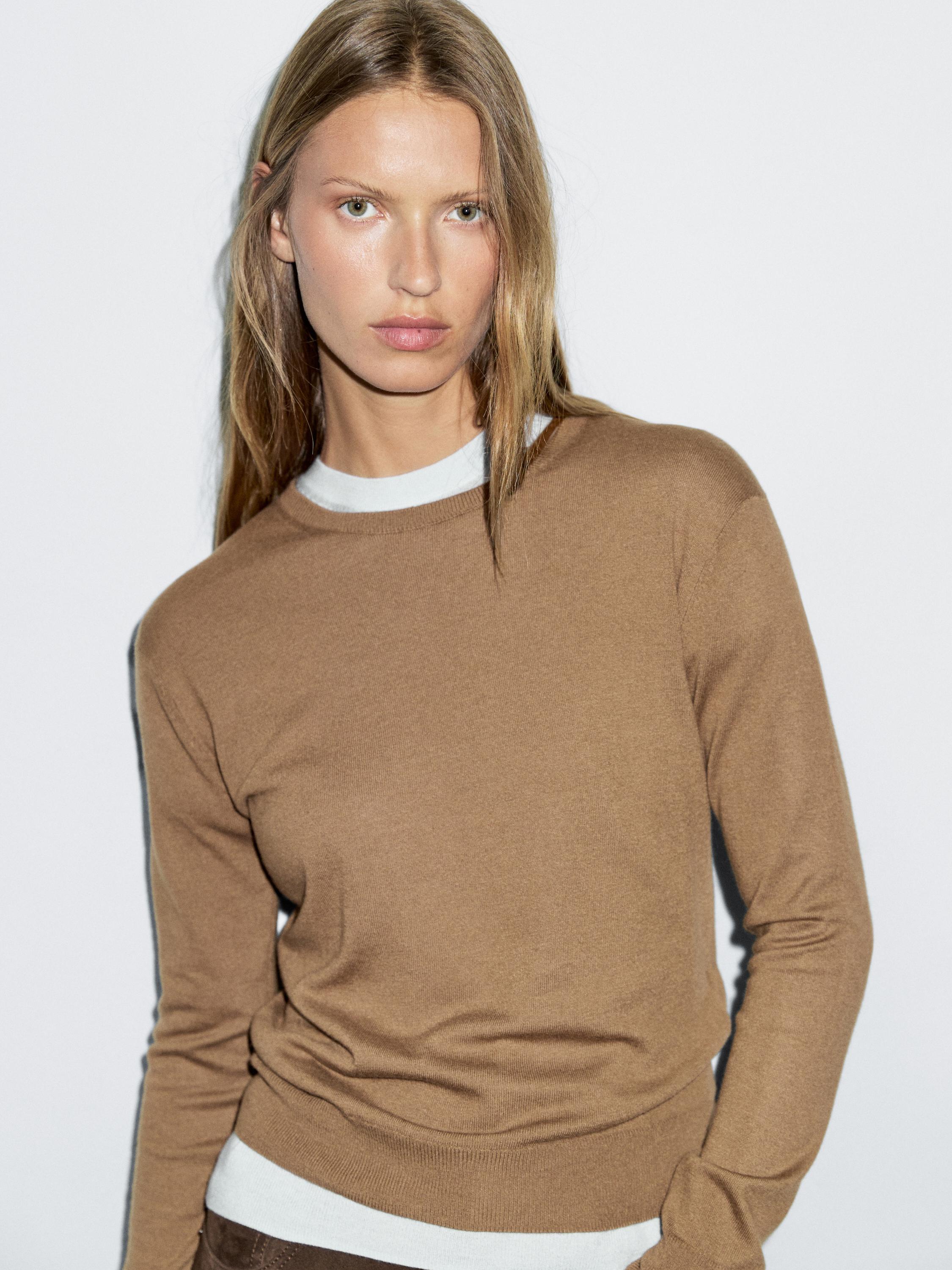 Wool blend knit sweater with crew neck