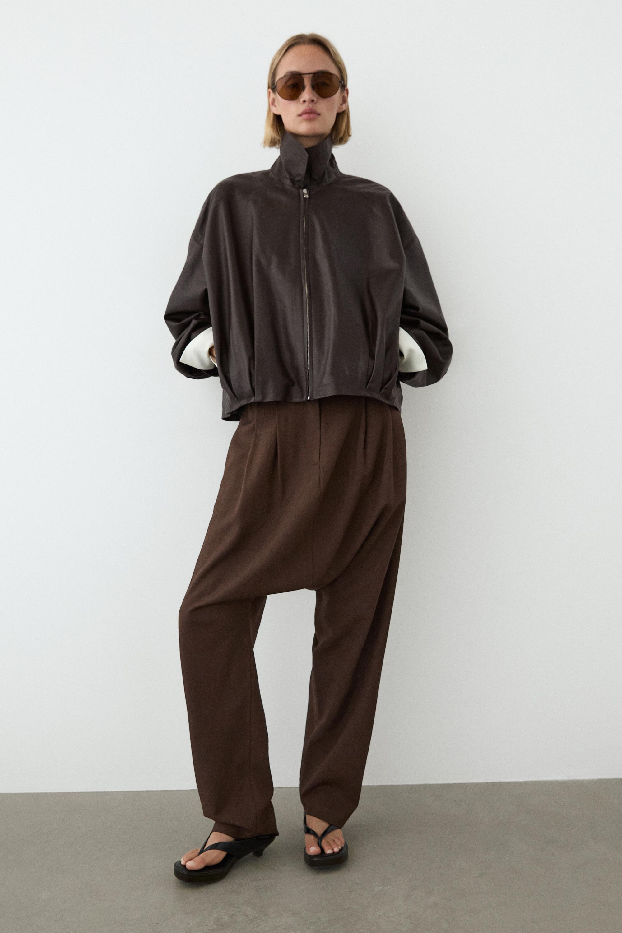Baggy trousers with pleated details — BROWN