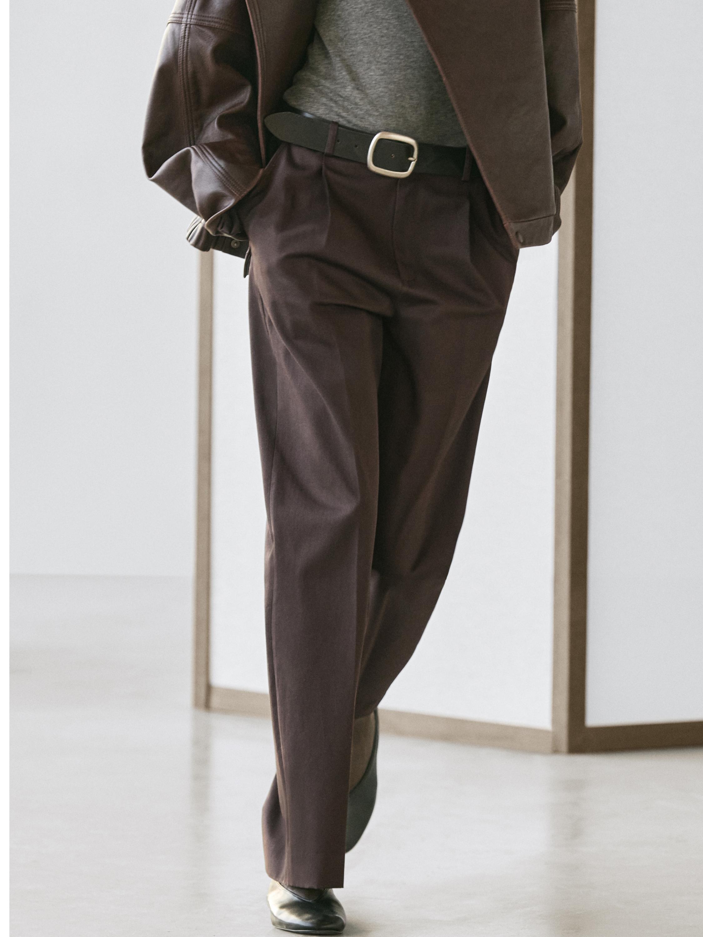 Darted cotton trousers — Chocolate