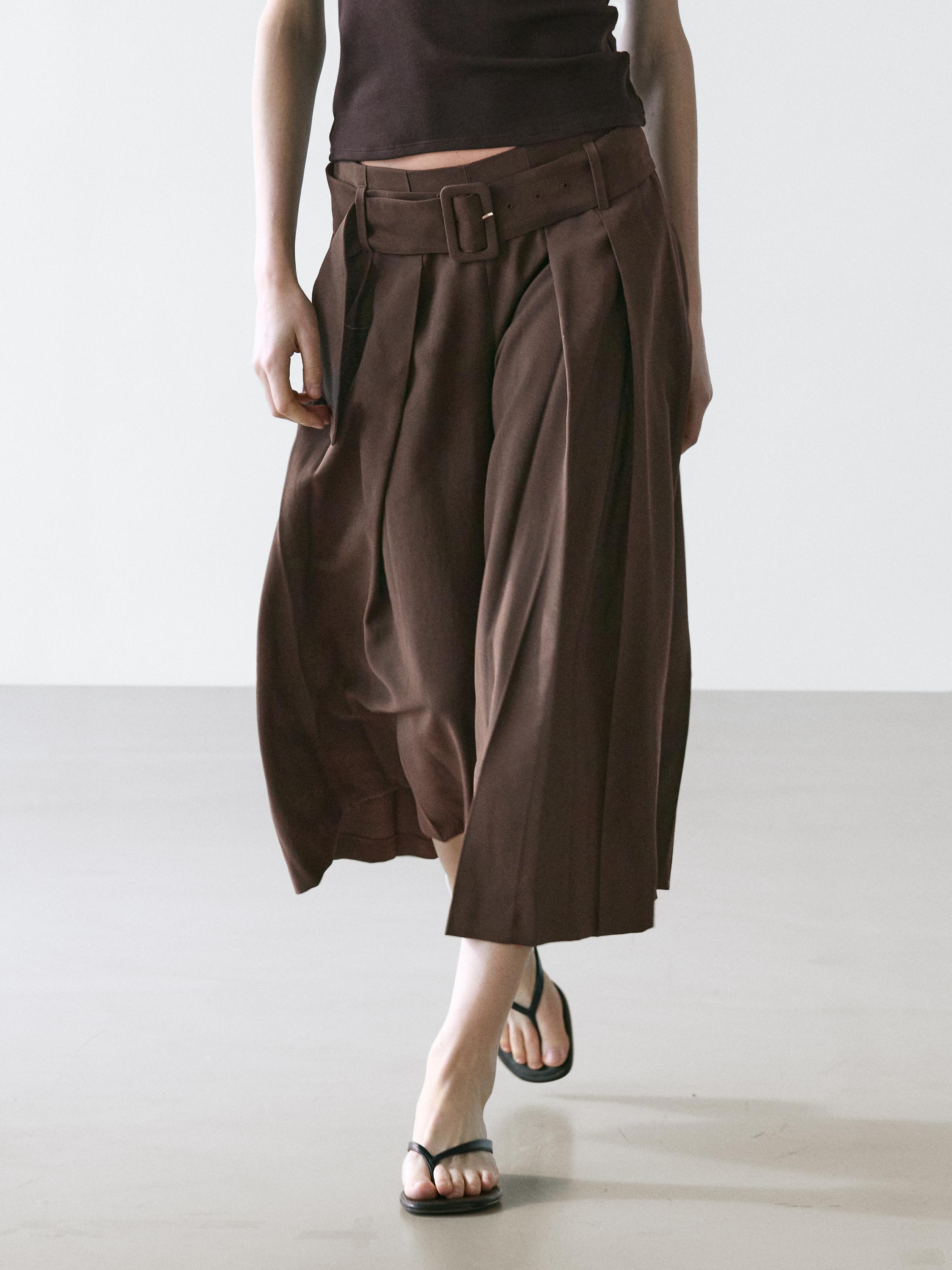 Pleated midi skort — BROWN