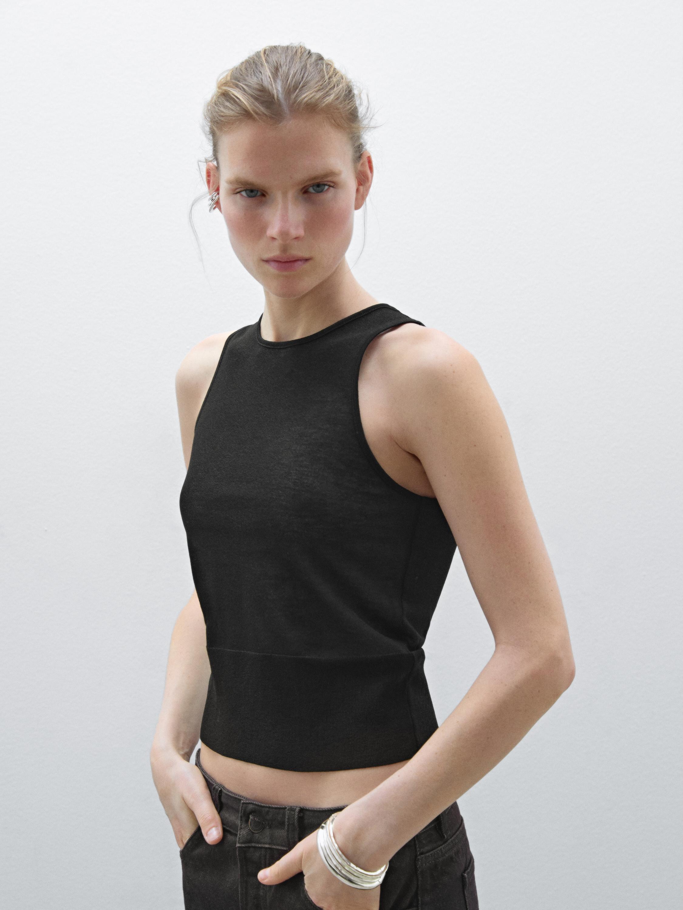 Semitransparent round neck top