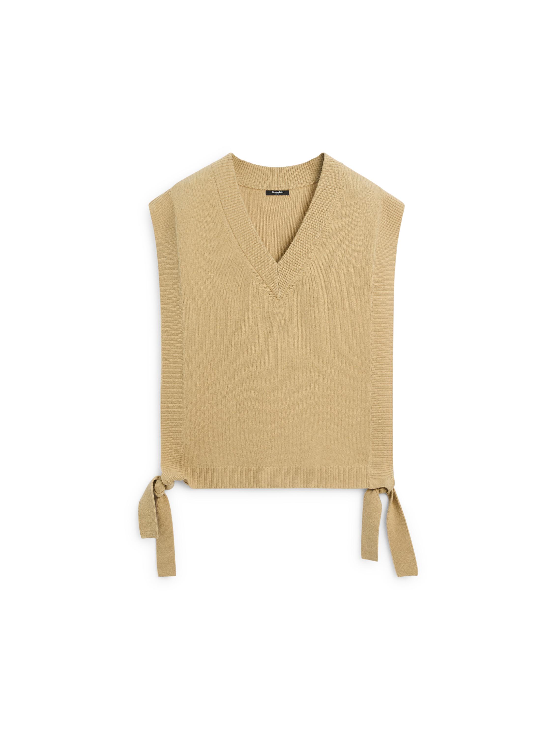 V-neck bib with tie details — GREEN