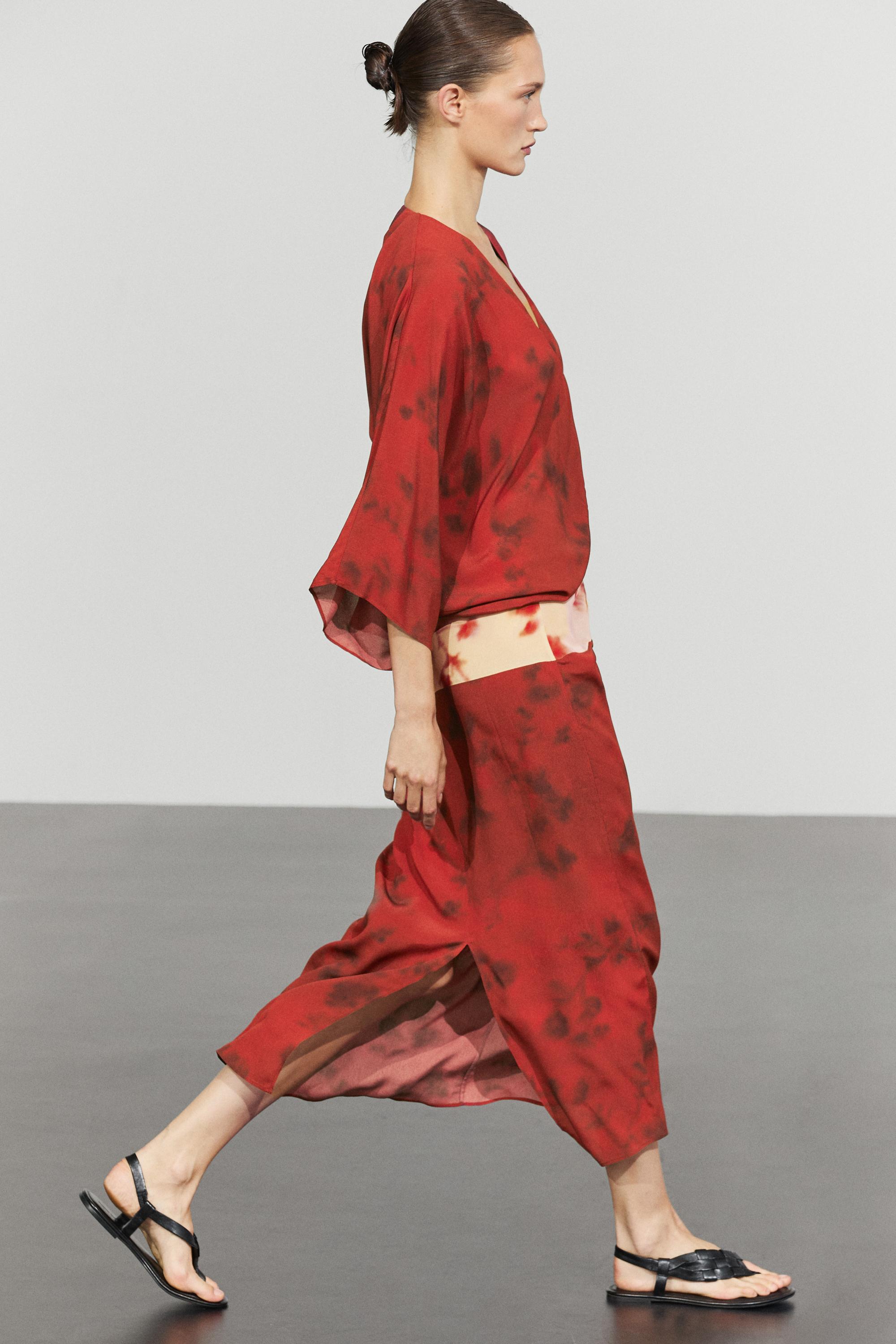 Printed flowing dress with sash detail — BRIGHT RED