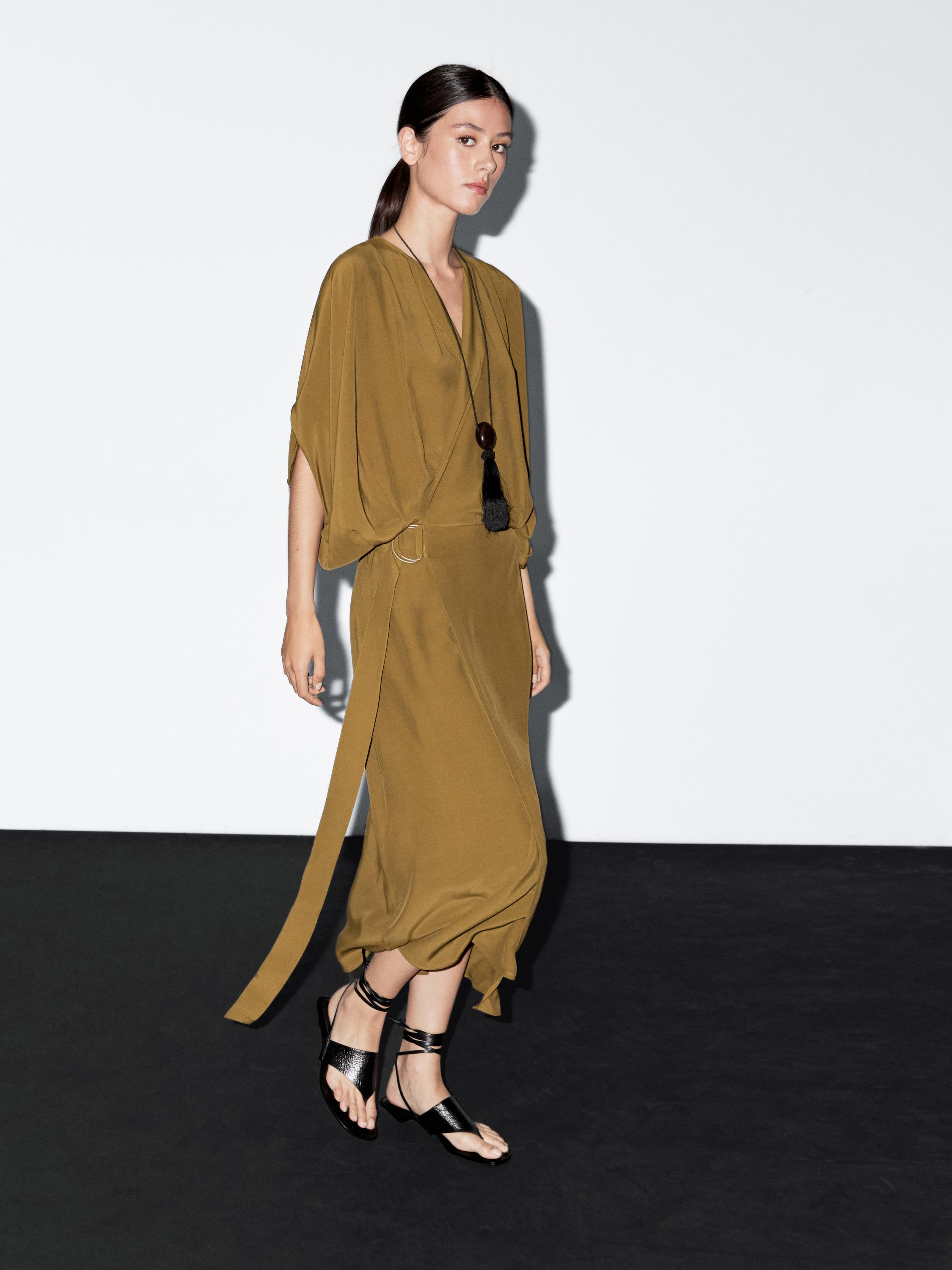 Wrap dress with buckle