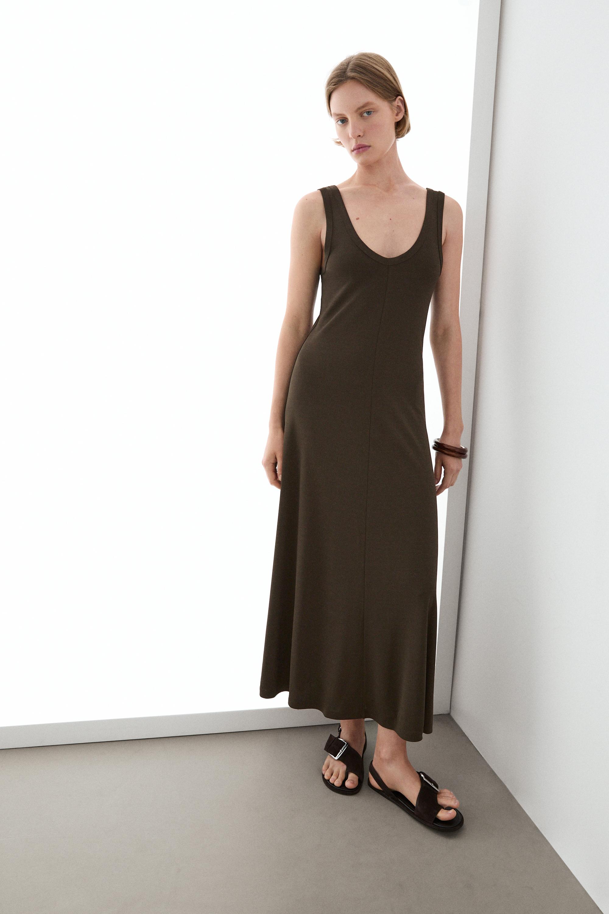 Robe midi détail couture centrale