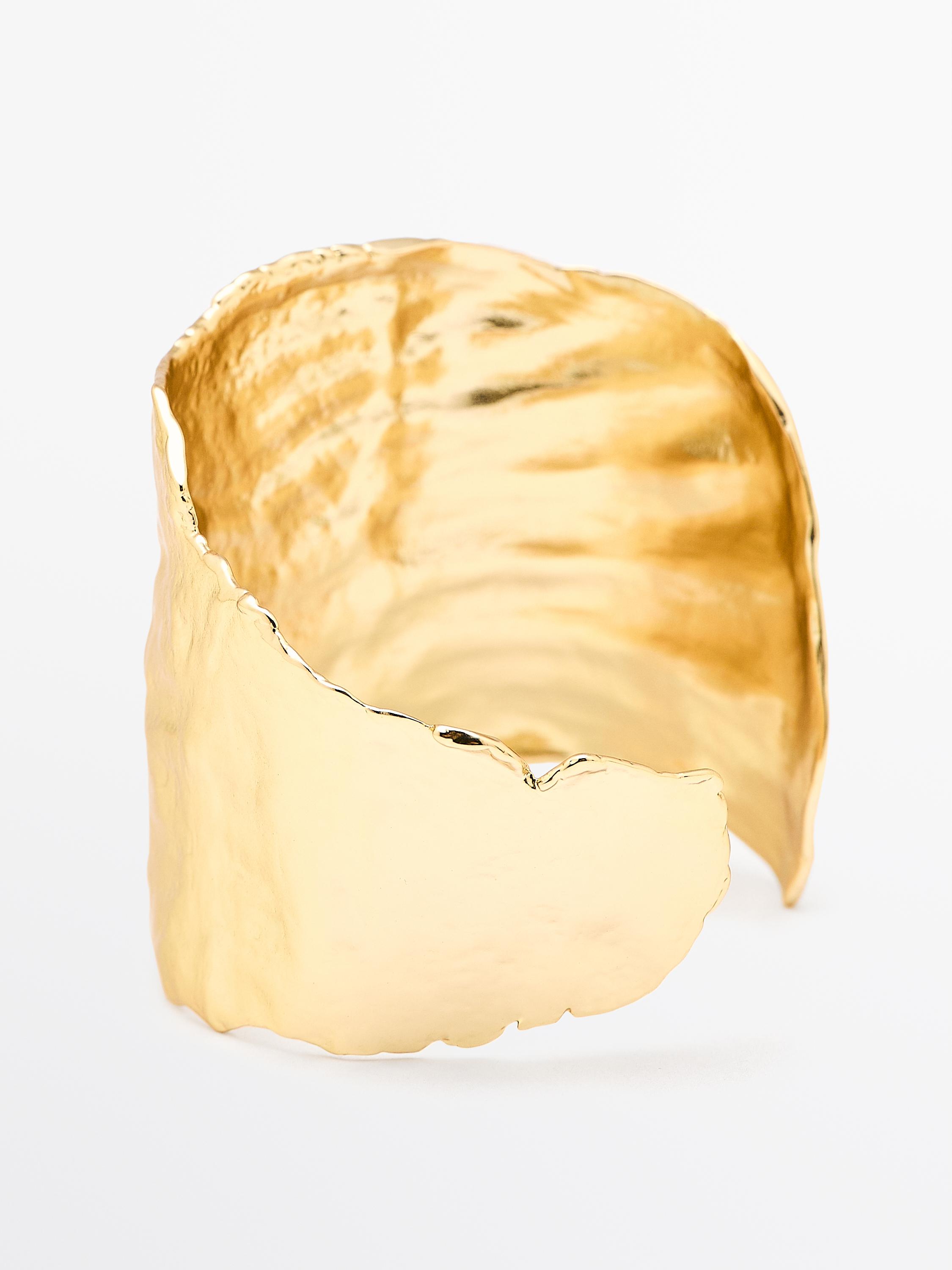 Brazalete ancho irregular