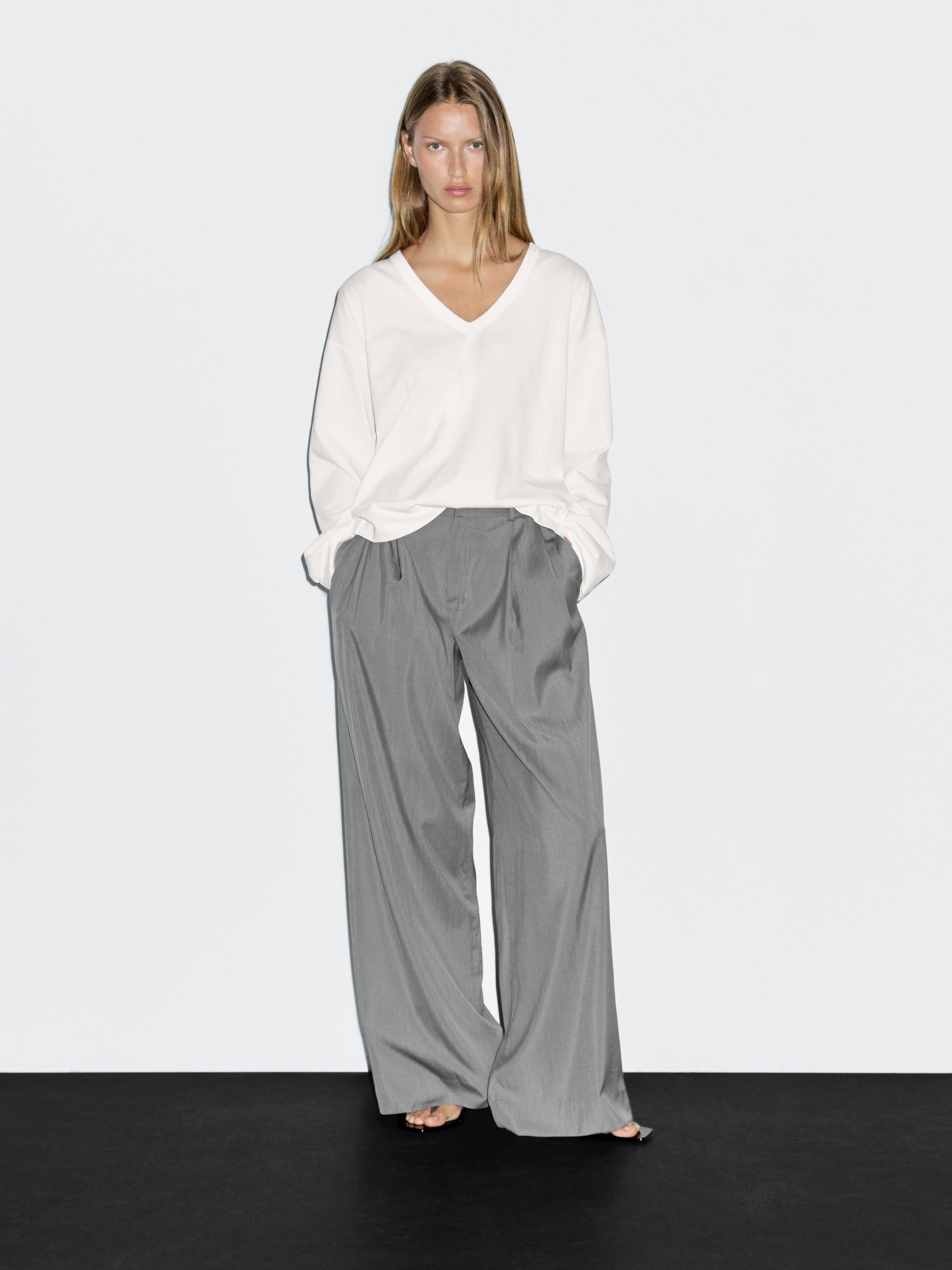 Predimenzionirana majica s V-izrezom