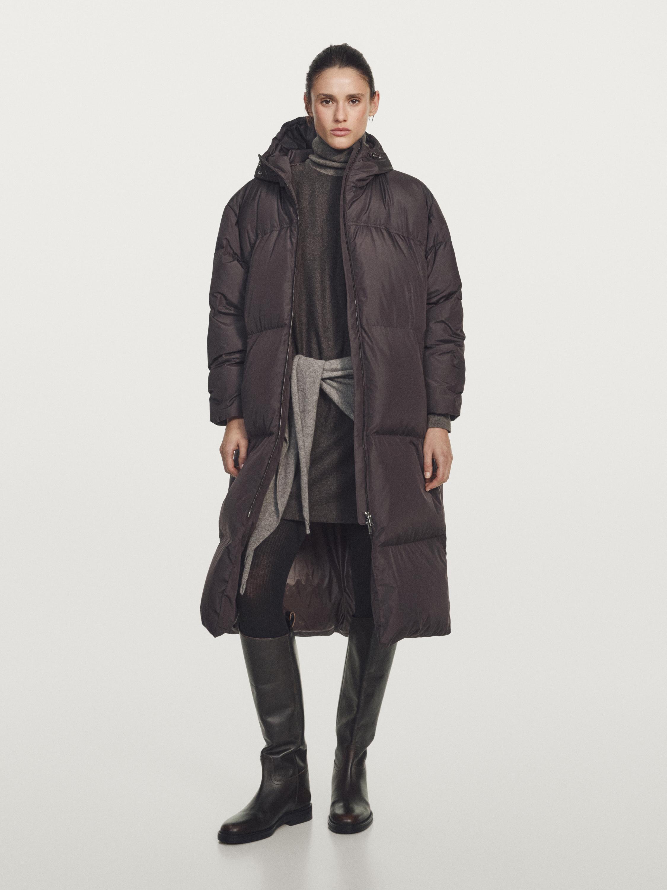 Lange, gesteppte Daunenjacke mit Kapuze, wasserabweisend · Braun