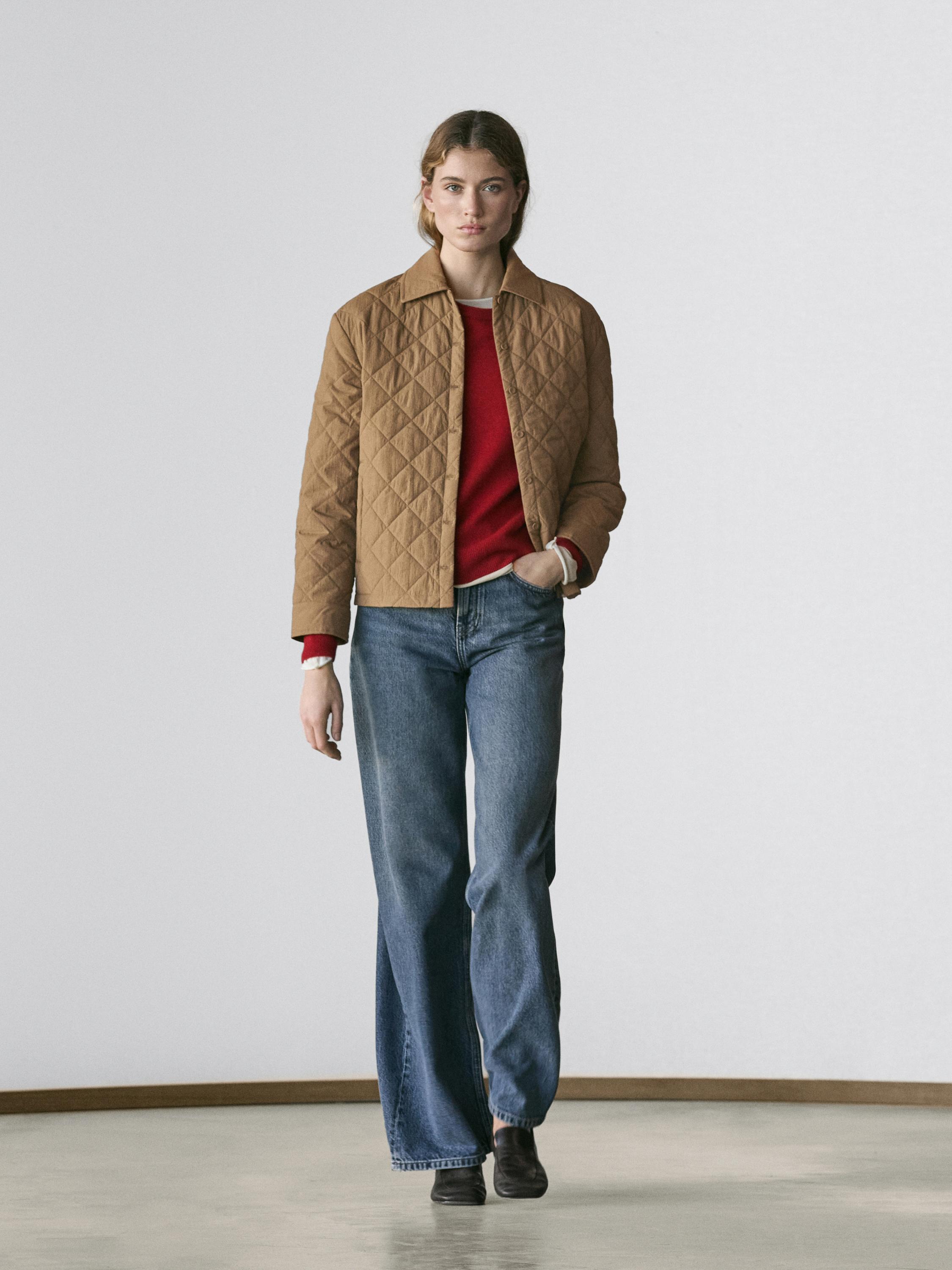 Chaqueta corta acolchada cuello camisero