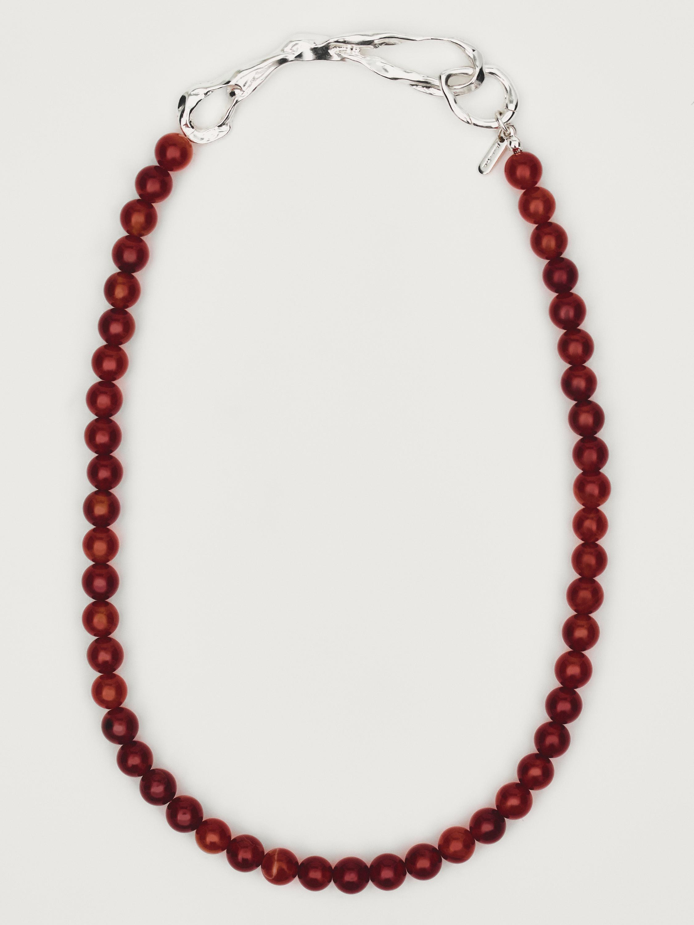 Collier de pierres veinées