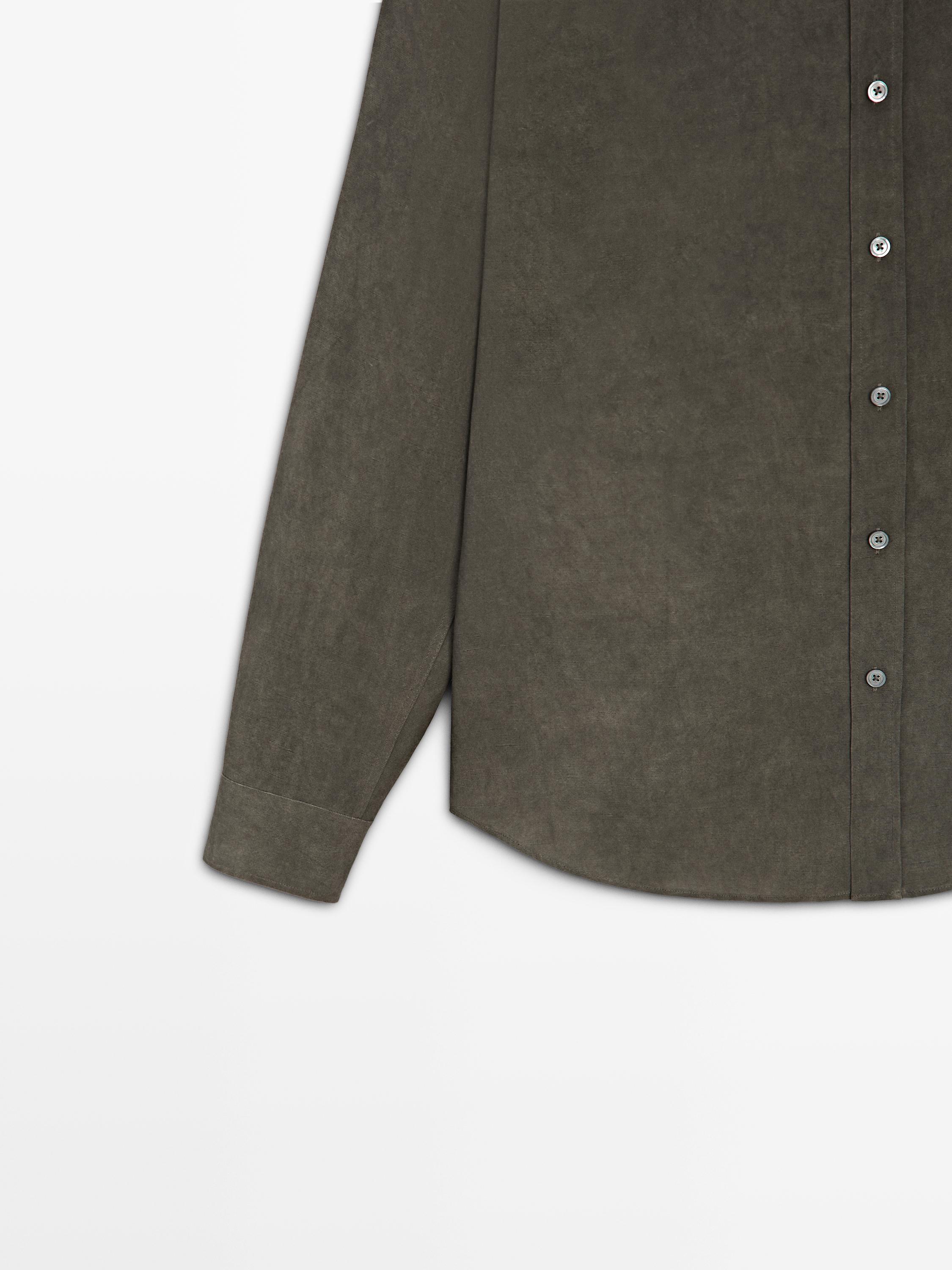 Flowing regular fit shirt with pocket — DARK KHAKI
