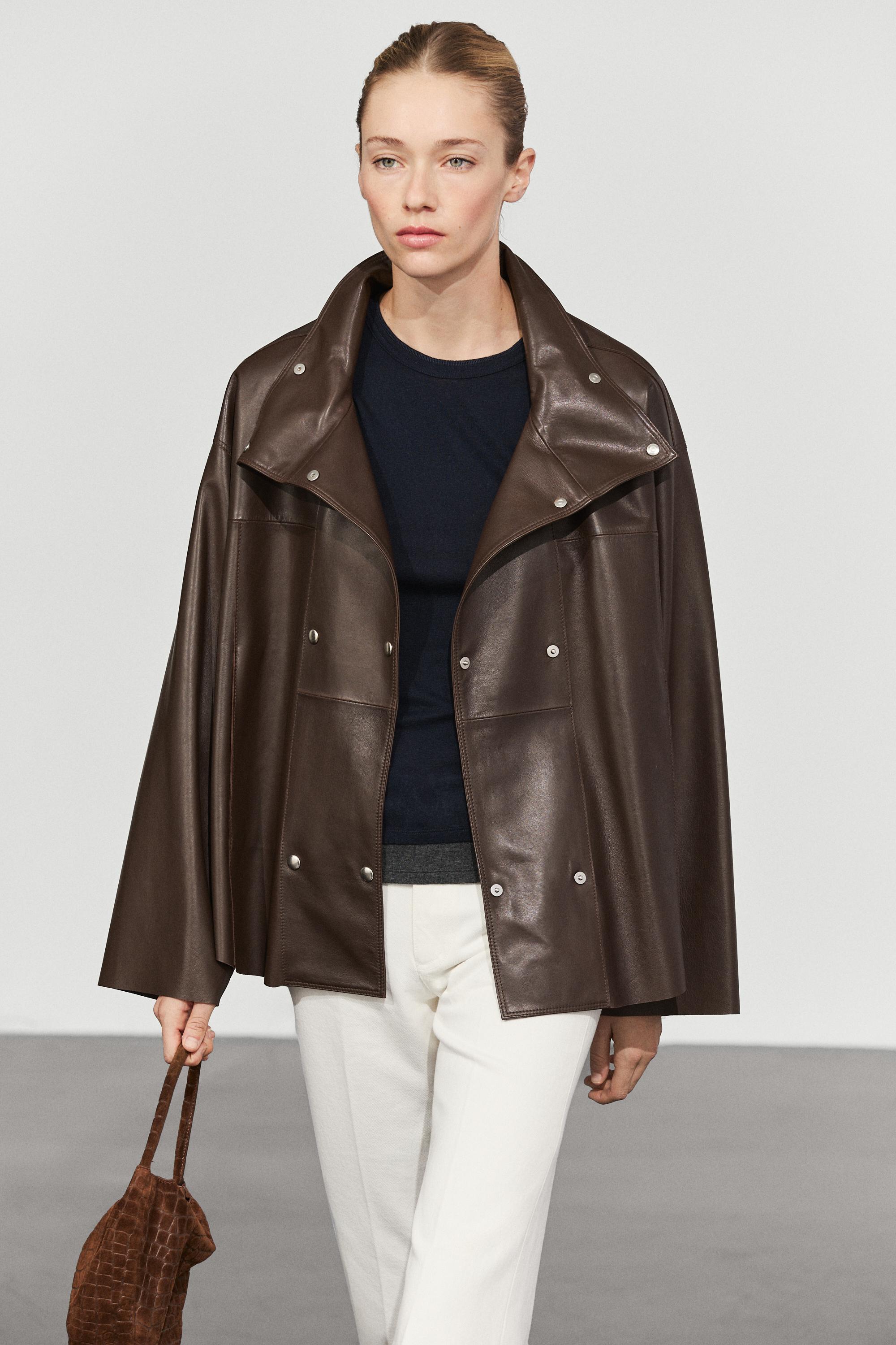 Chaqueta tapeta botonadura piel napa