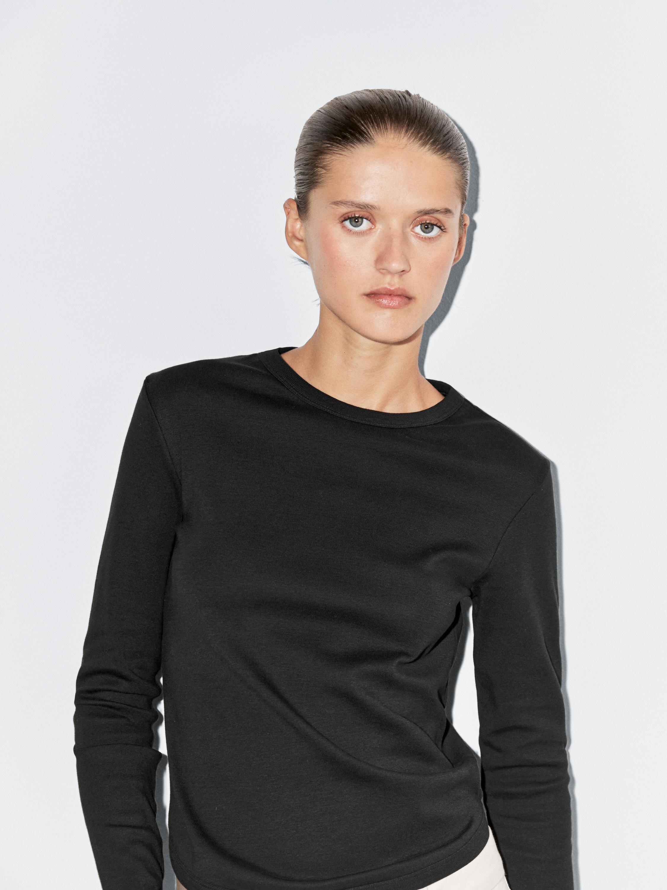 Long sleeve T-shirt with rounded hem