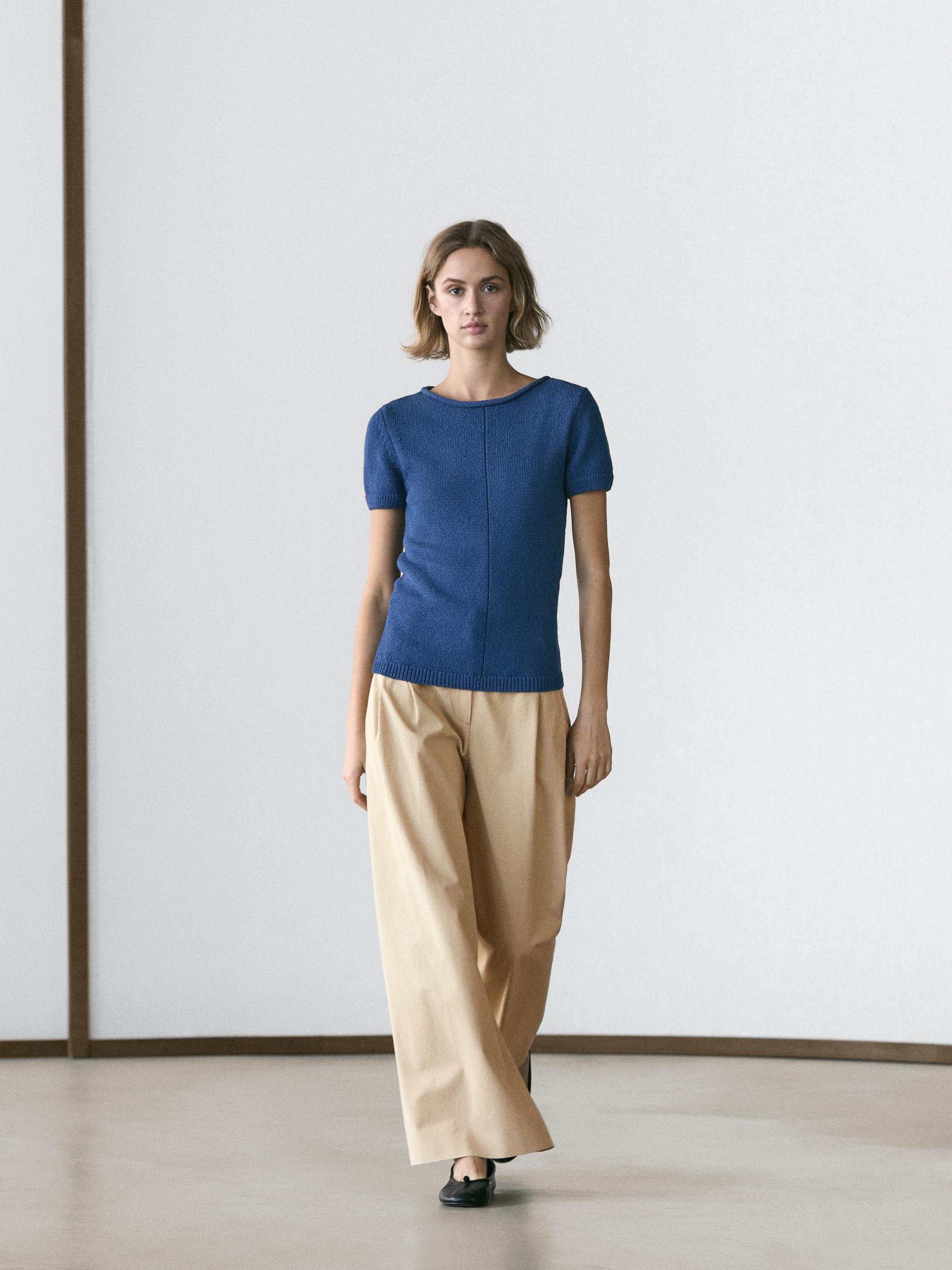 Short-sleeved knitted jumper with cotton