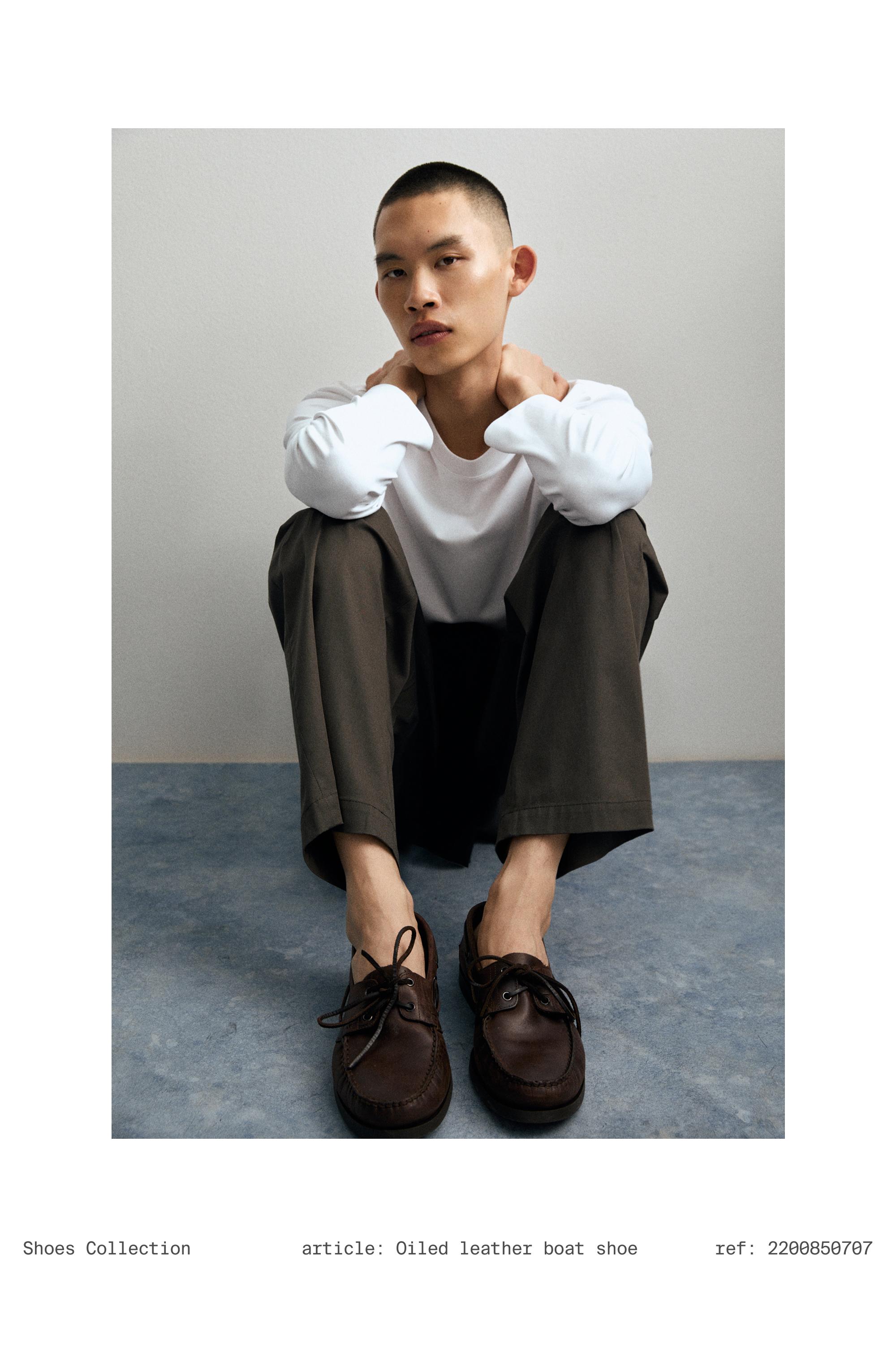 Oiled leather boat shoe — BROWN