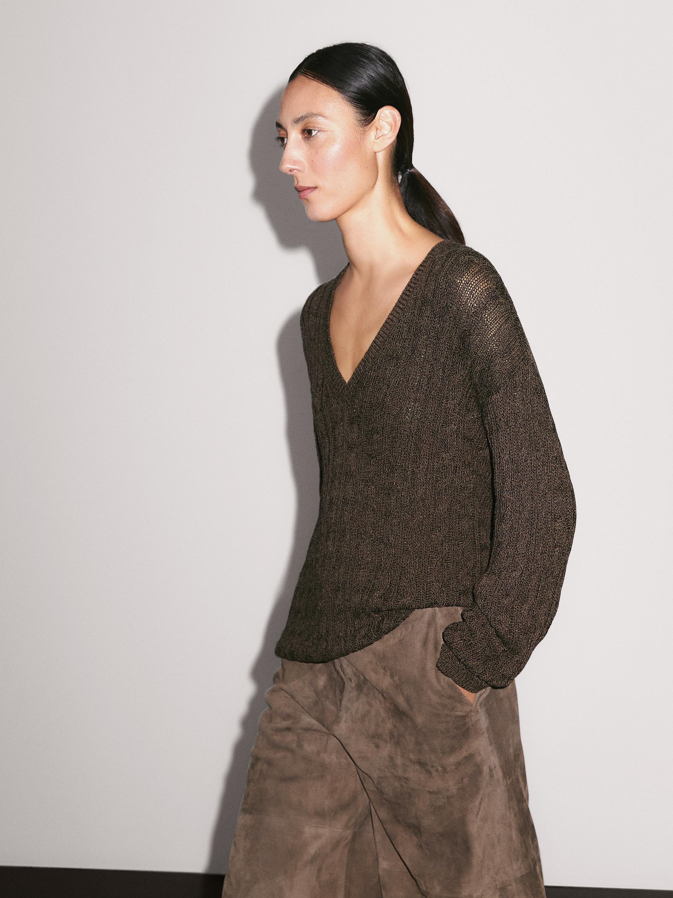 Pull en maille tressée à col en V