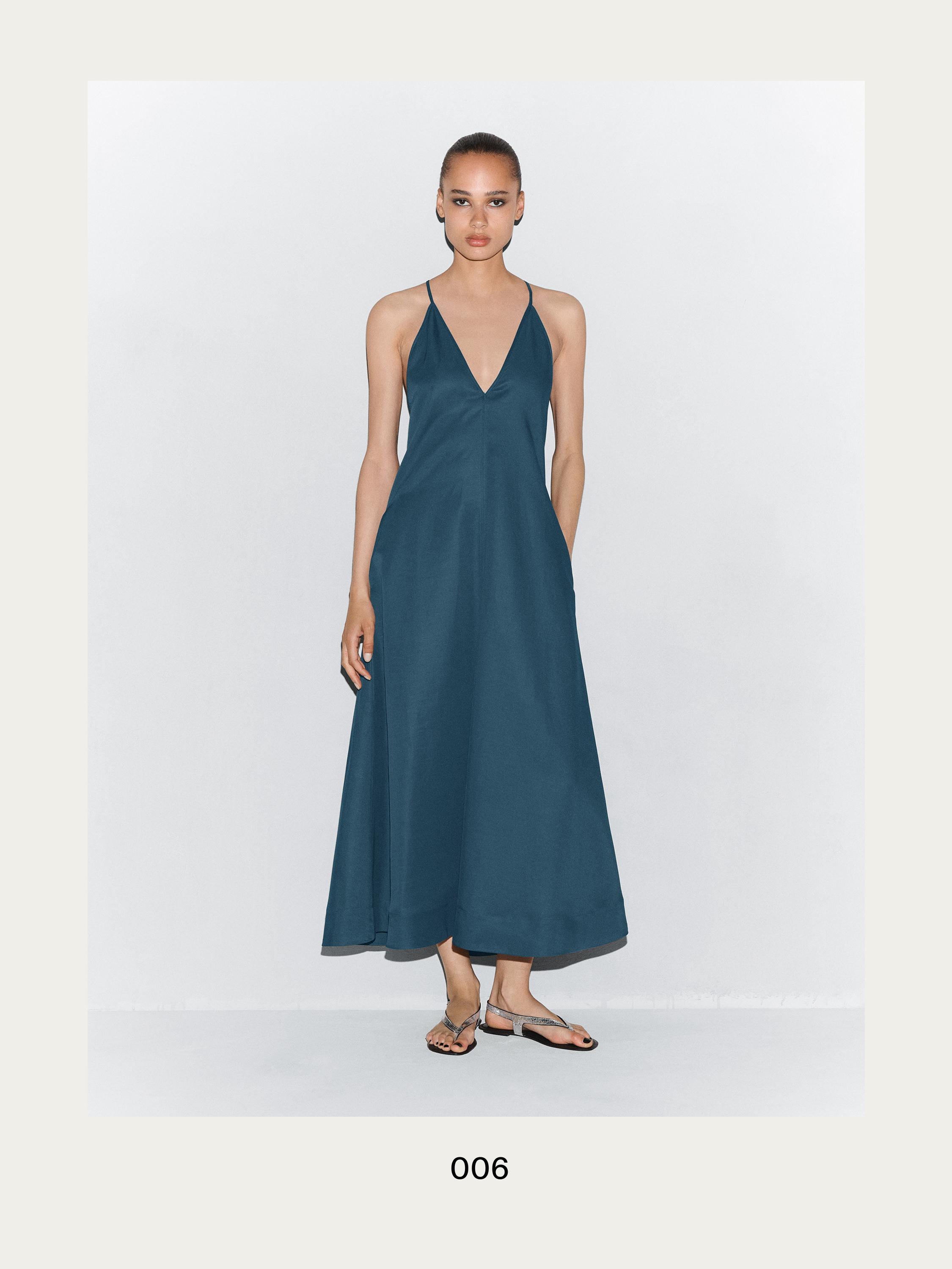Vestido largo fluido escote pico