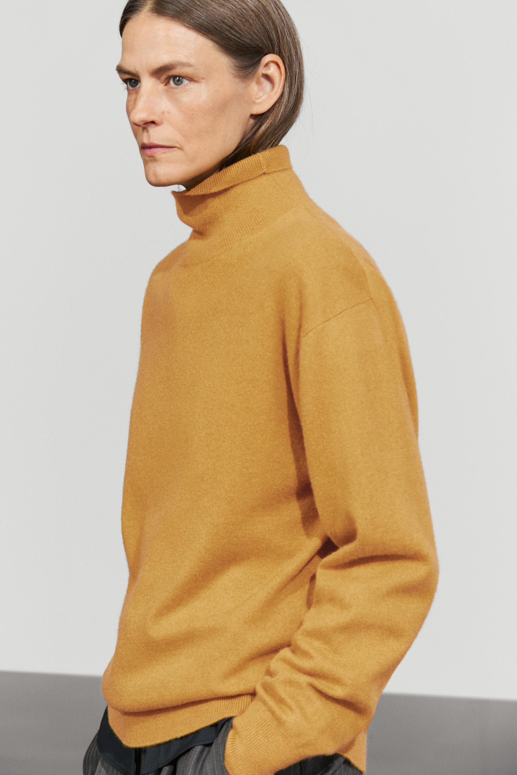 100% cashmere high neck knit sweater - thumbnail 9