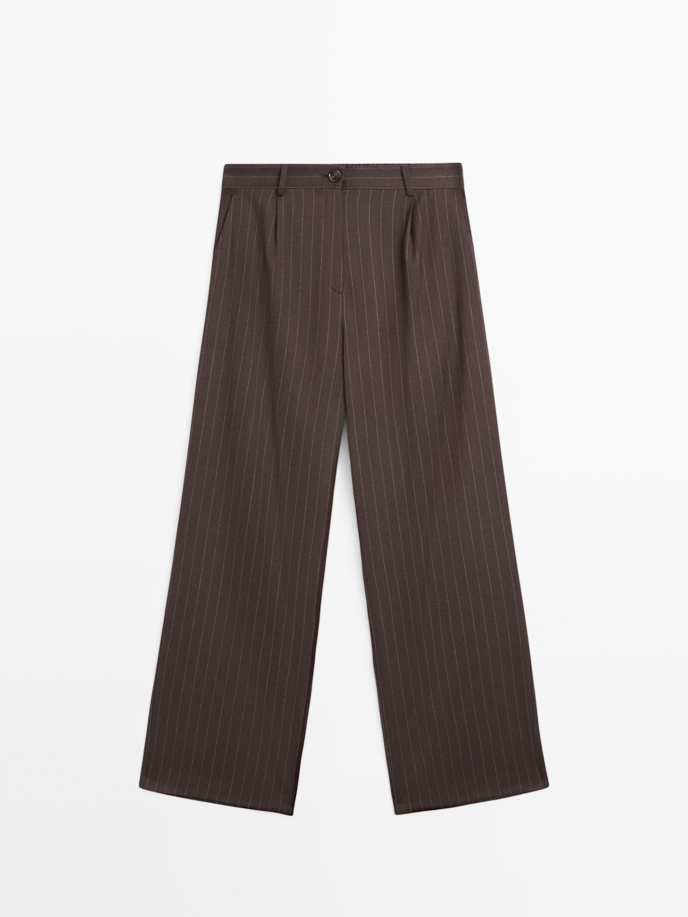 Weite Hose mit Nadelstreifen