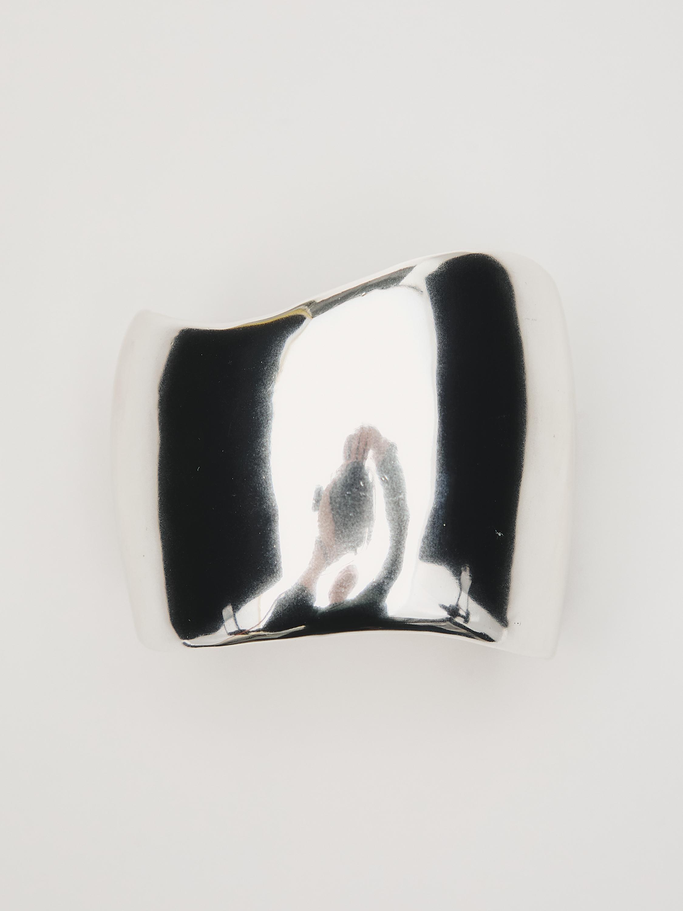 Pulsera ancha redondeada
