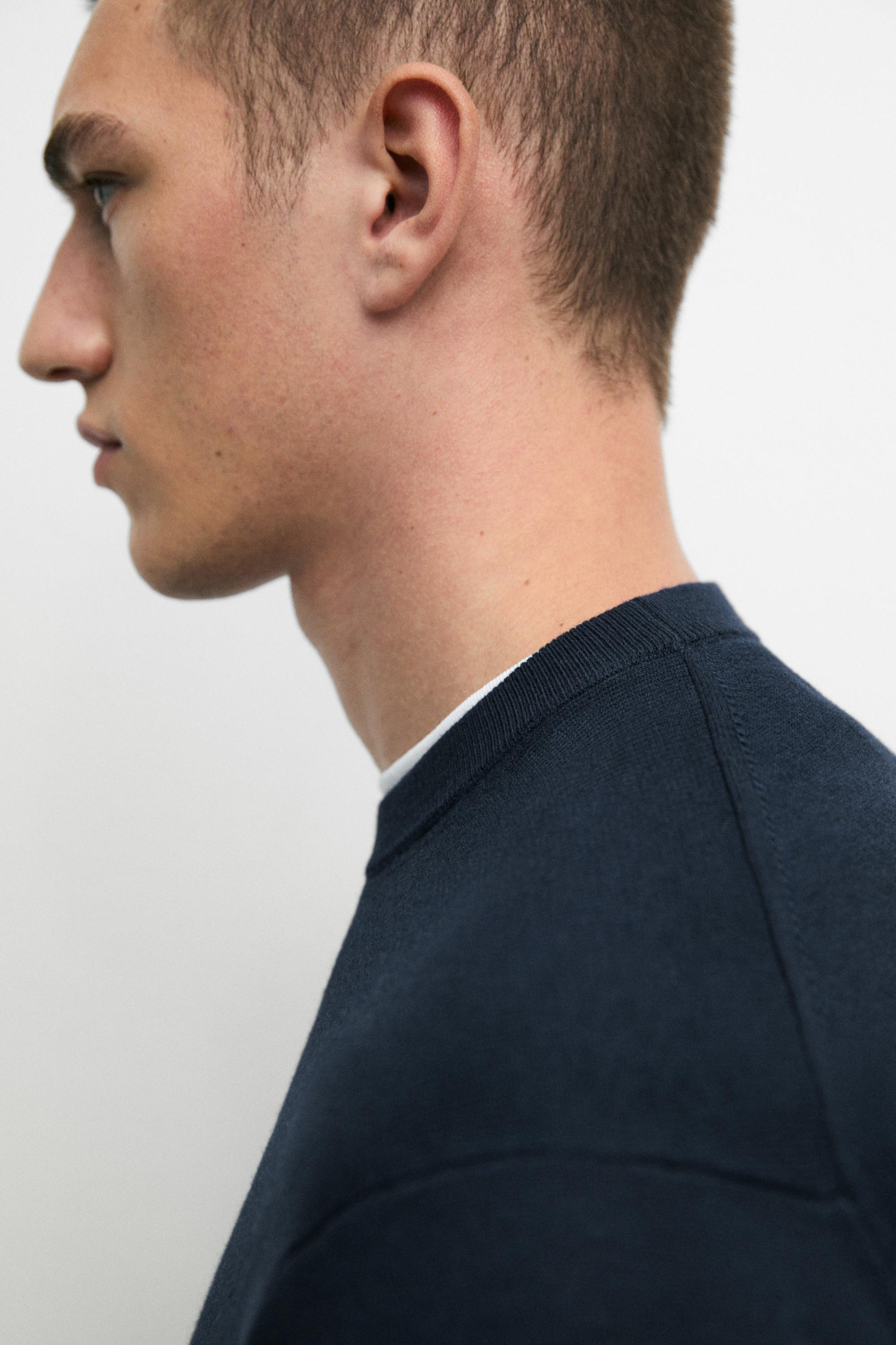 Cotton blend knit sweater — Dark blue