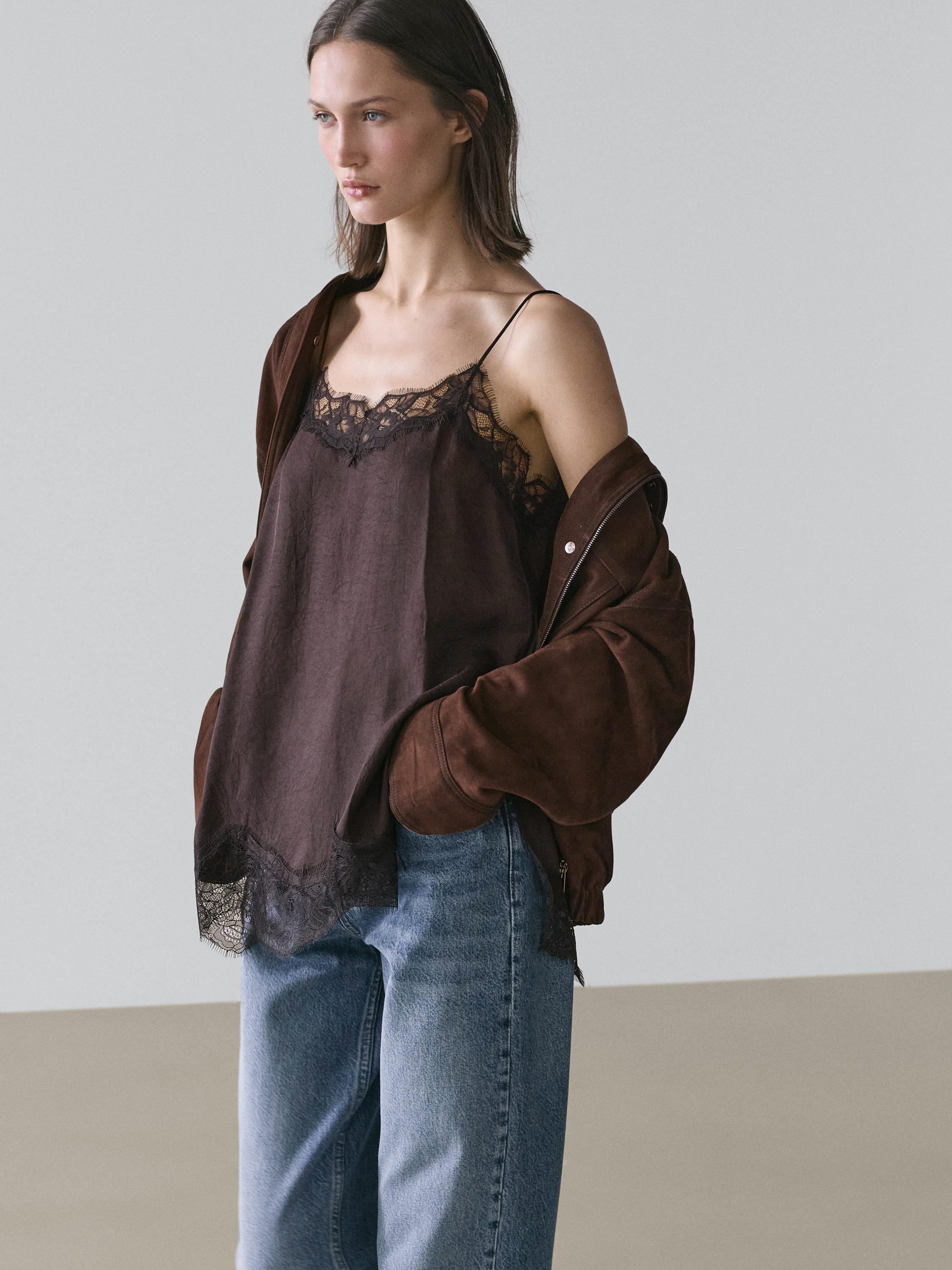Top nuisette détail dentelle contrastant