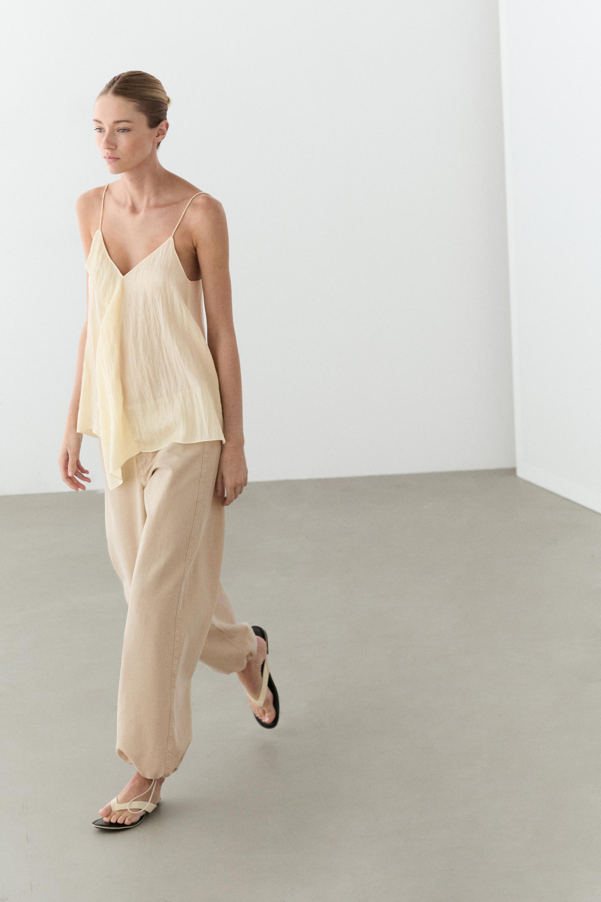 Топ на бретелях із воланом · Екрю · T-shirt | Massimo Dutti