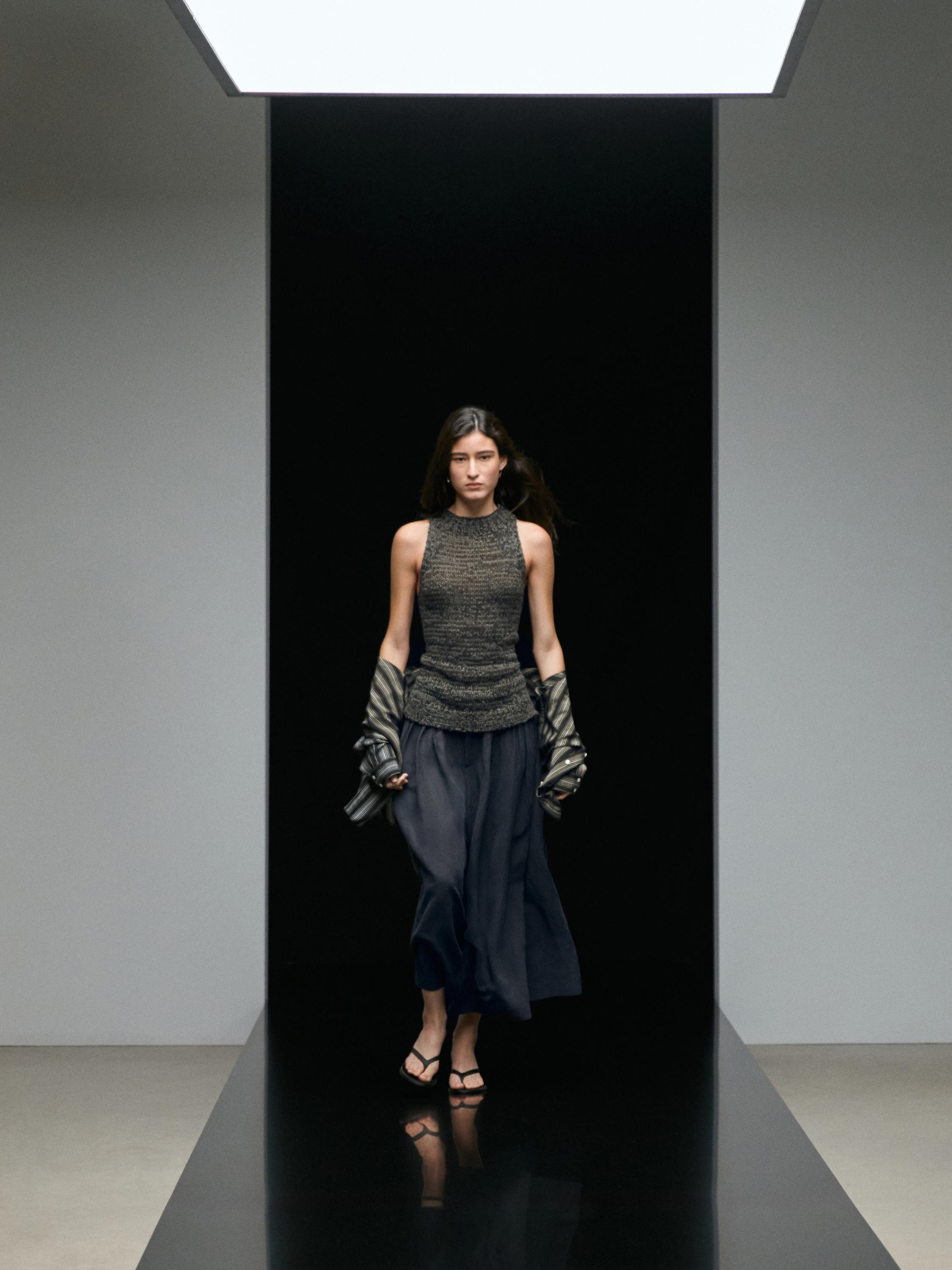 เสื้อตัวบนคล้องคอผ้าถักลายหินอ่อน