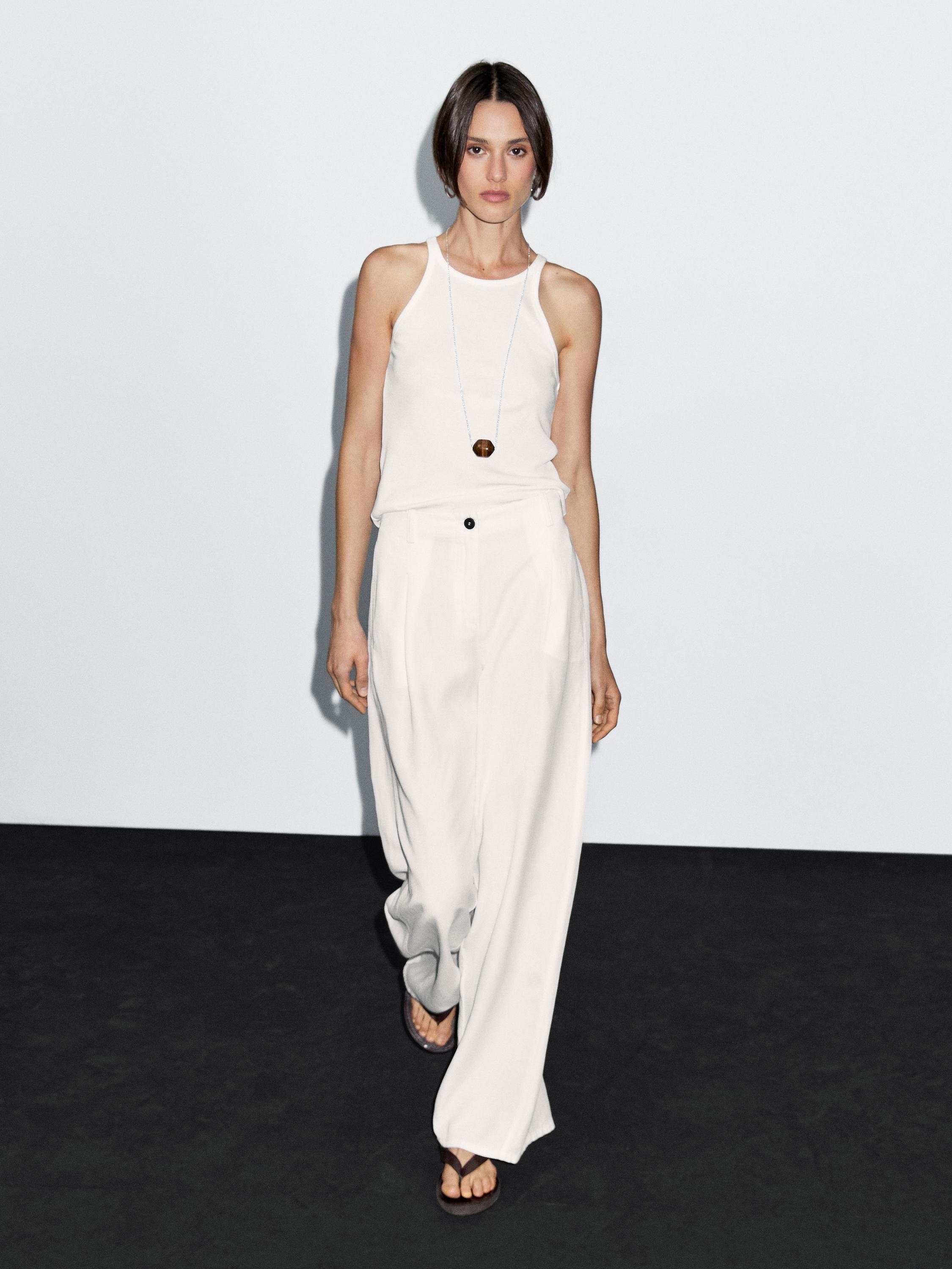 Flowing barrel fit trousers with seam detail