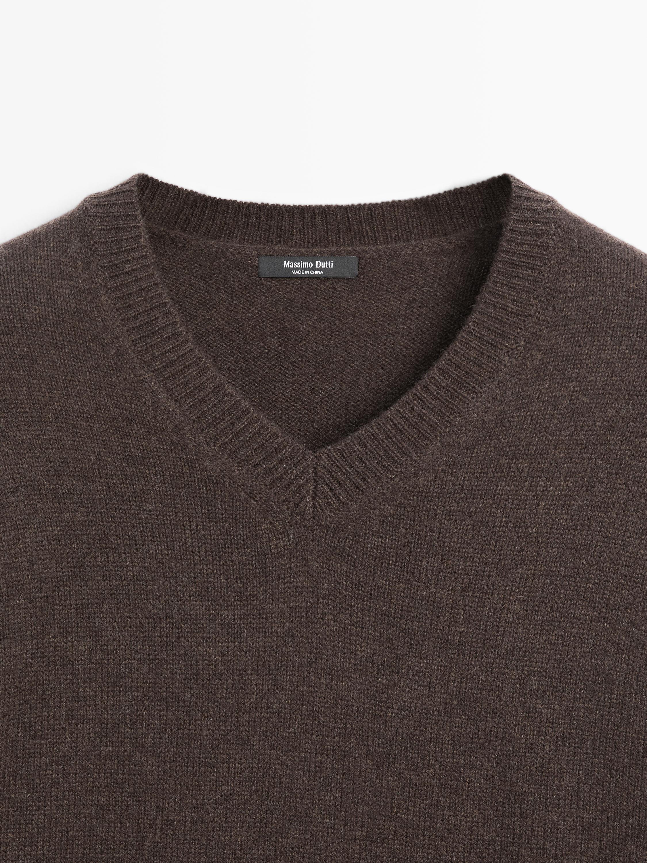 Oversize V-neck knit sweater · Brown · Sweaters | Massimo Dutti