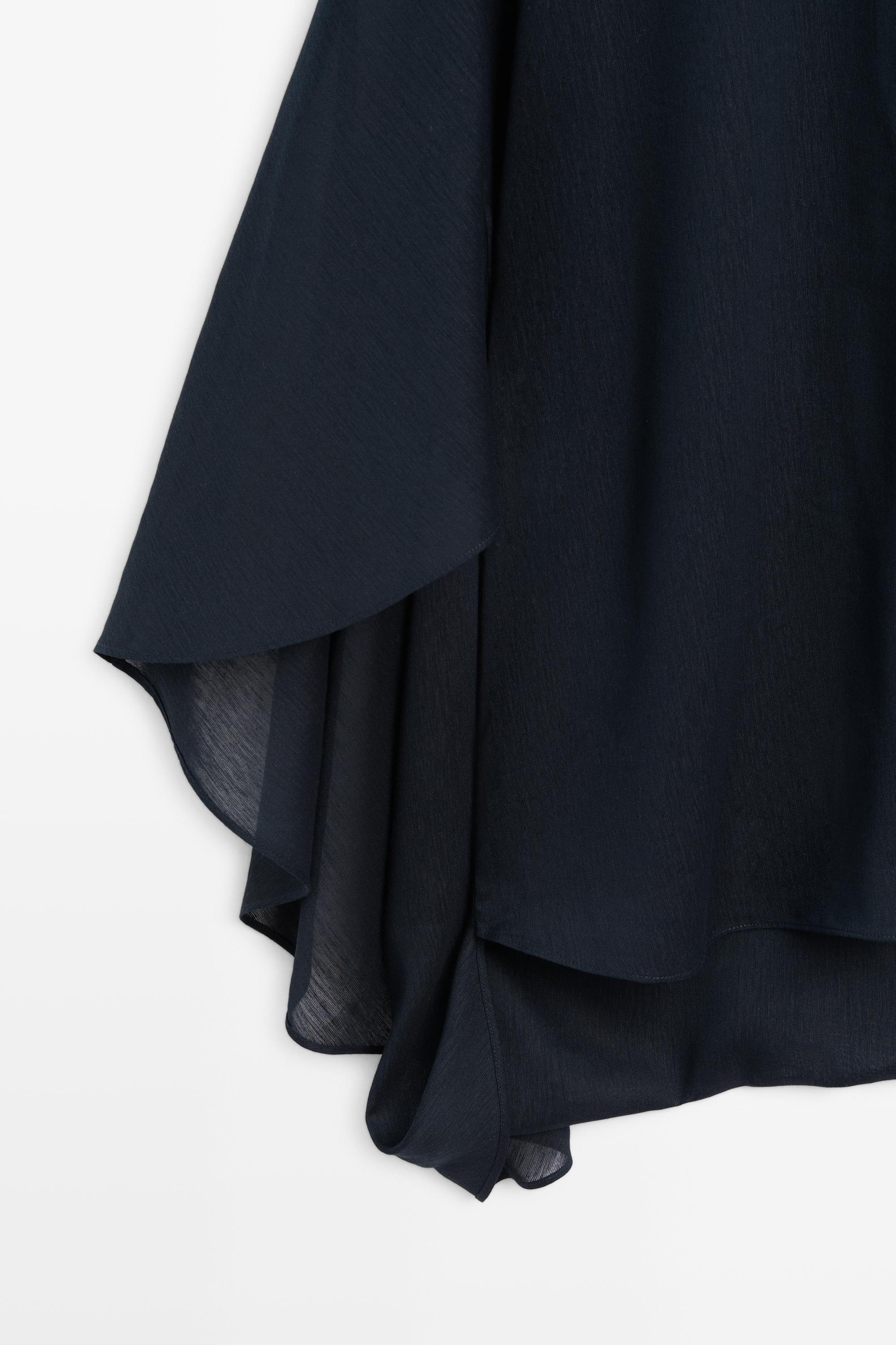Asymmetric flowing cape — DARK BLUE