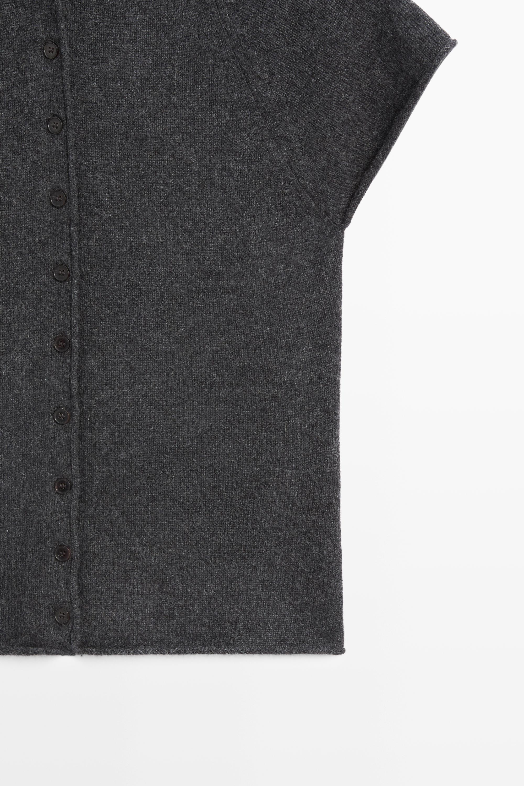100% Cashmere button-front knit vest — ANTHRACITE GREY