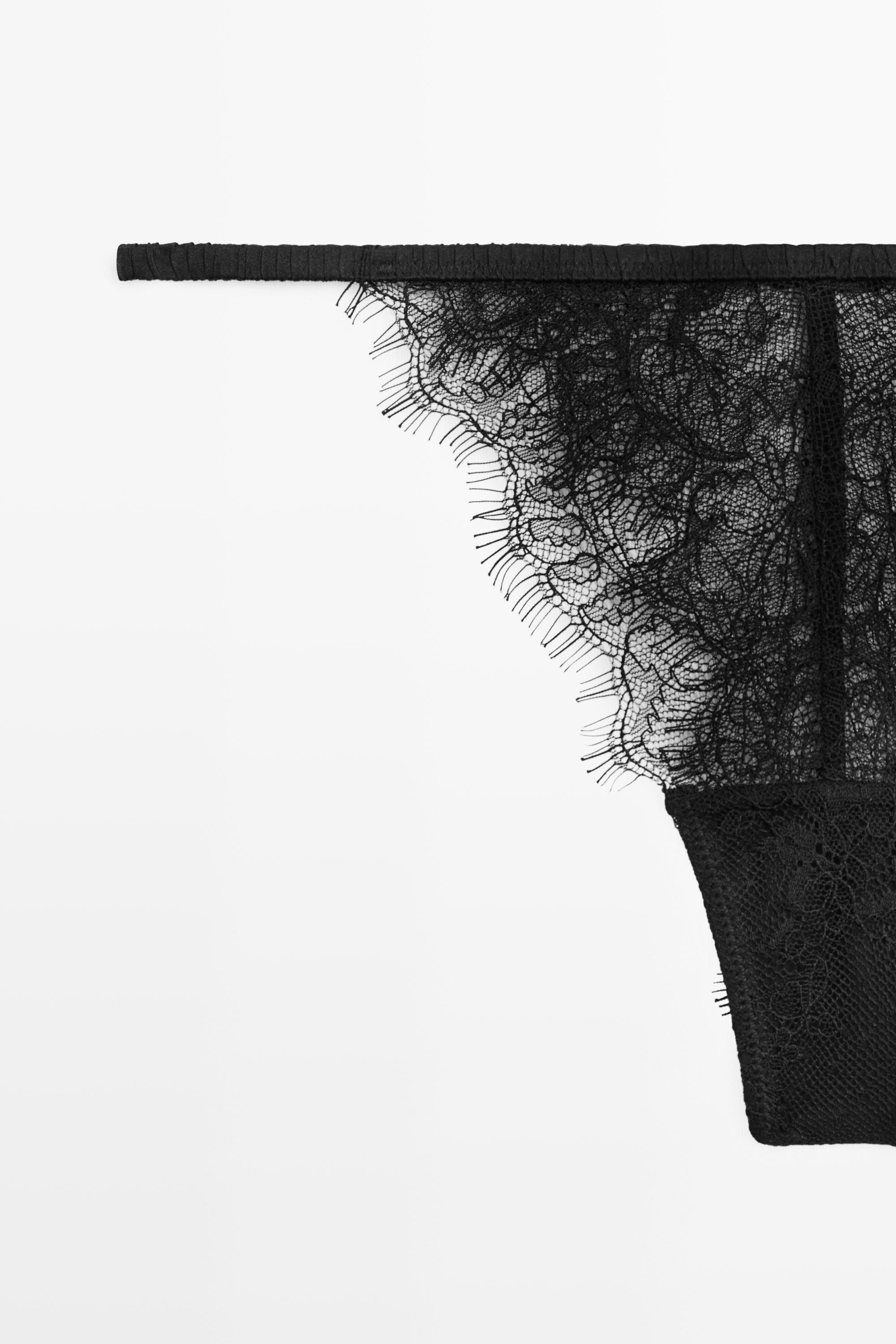 Scalloped lace thong — BLACK