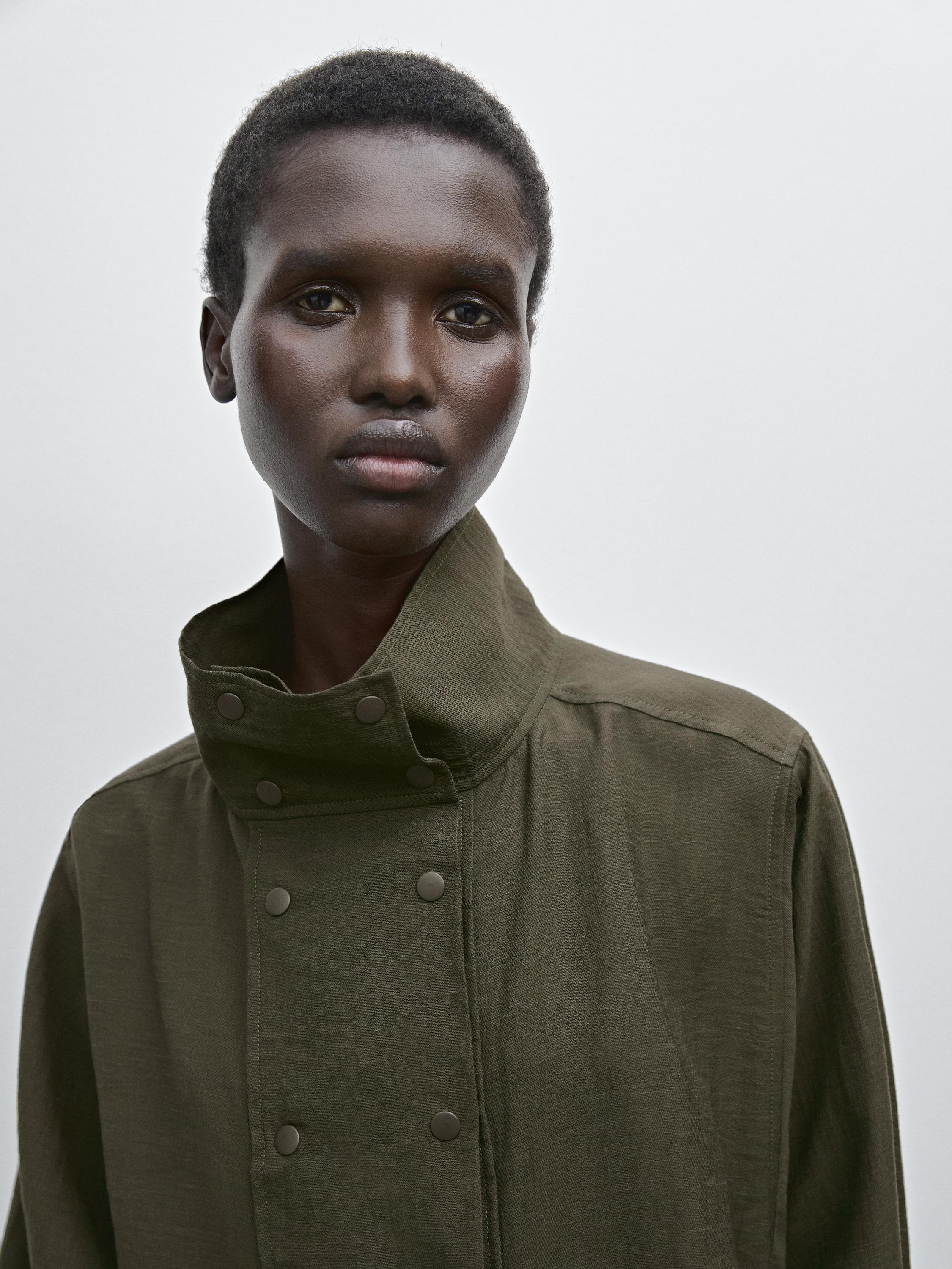 Flowing shirt with button detail on the chest