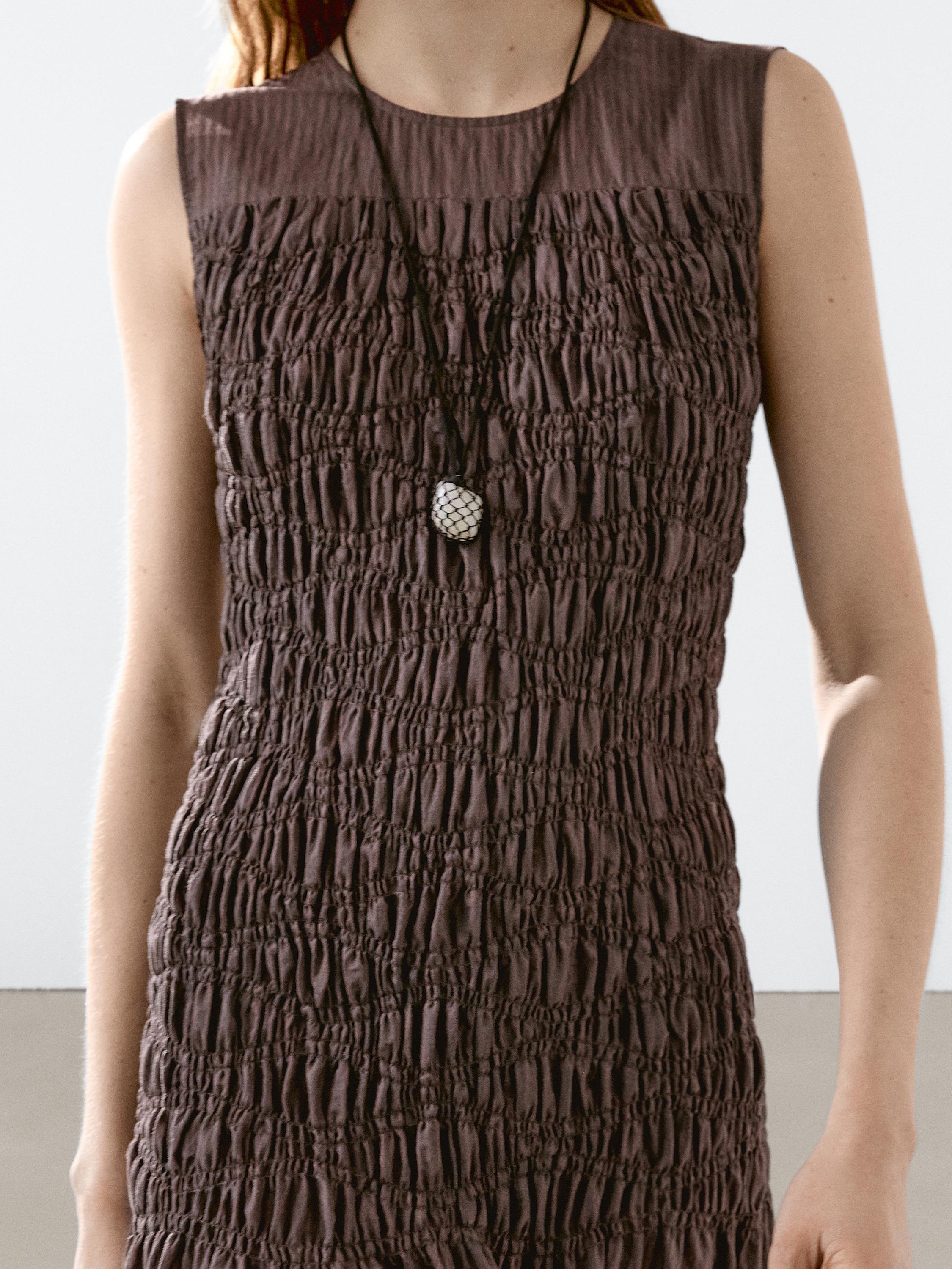 فستان كلوش طويل مفصل بكشكش