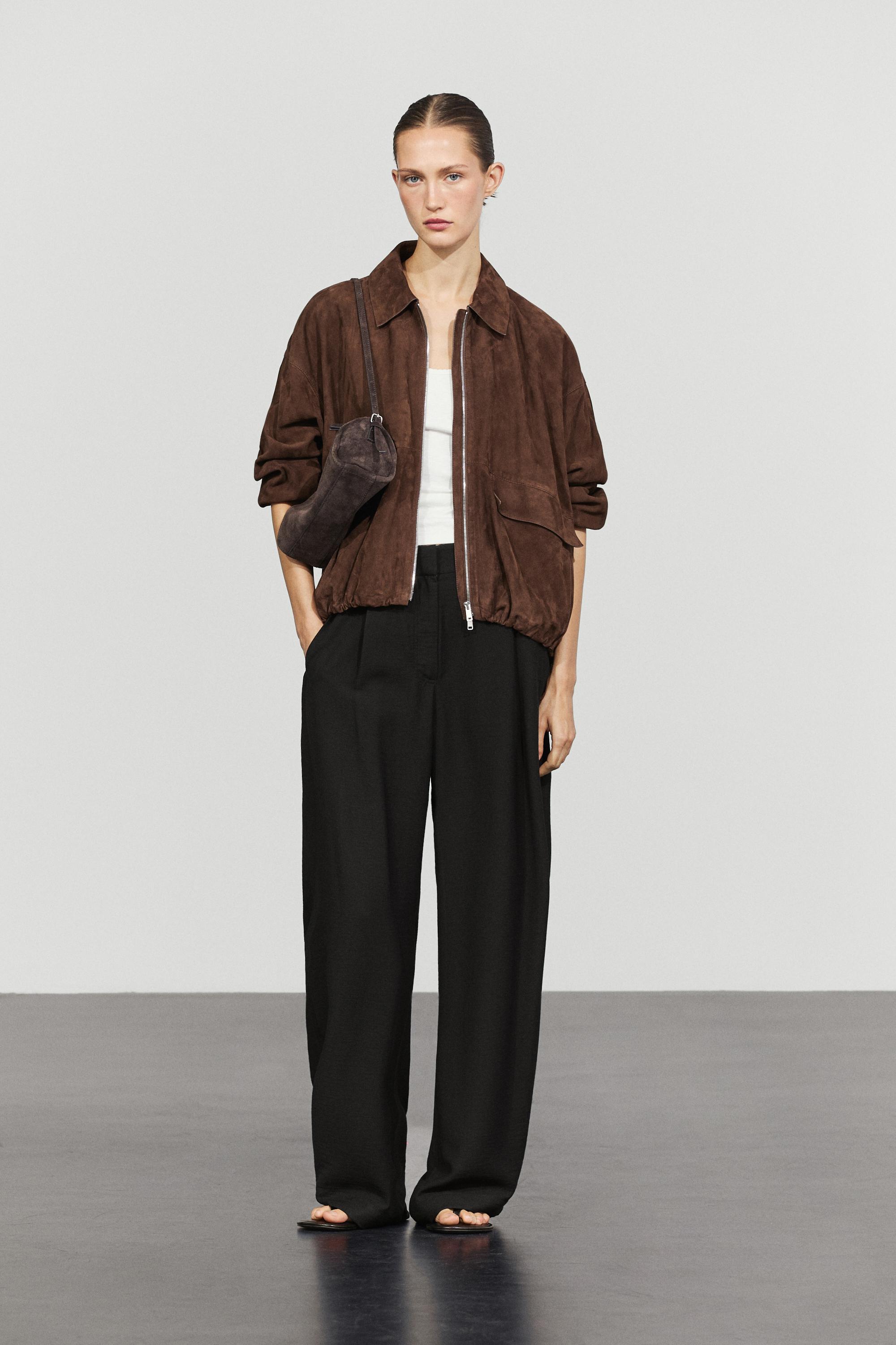 Pleated barrel fit pants — BLACK