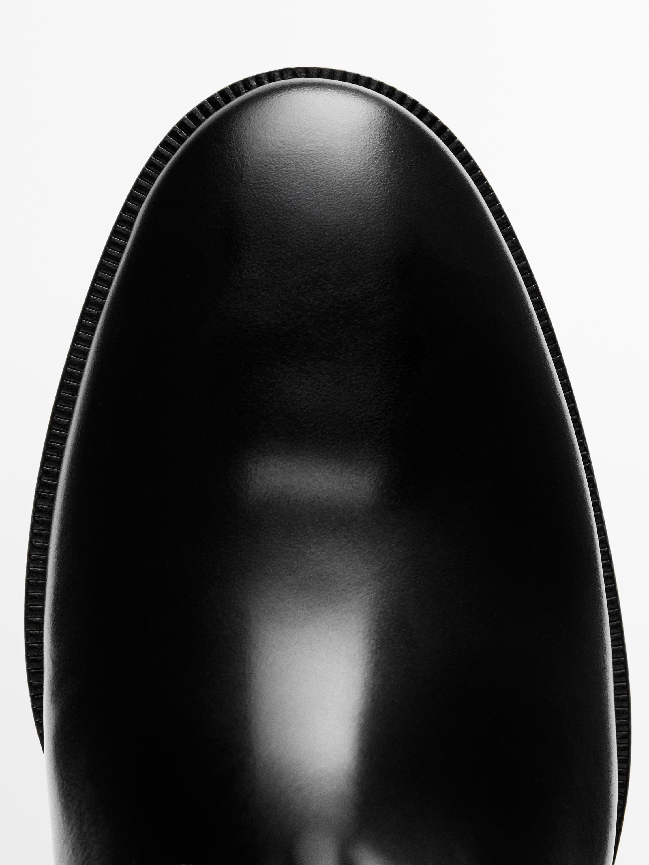 Кожаные сапоги в конном стиле.