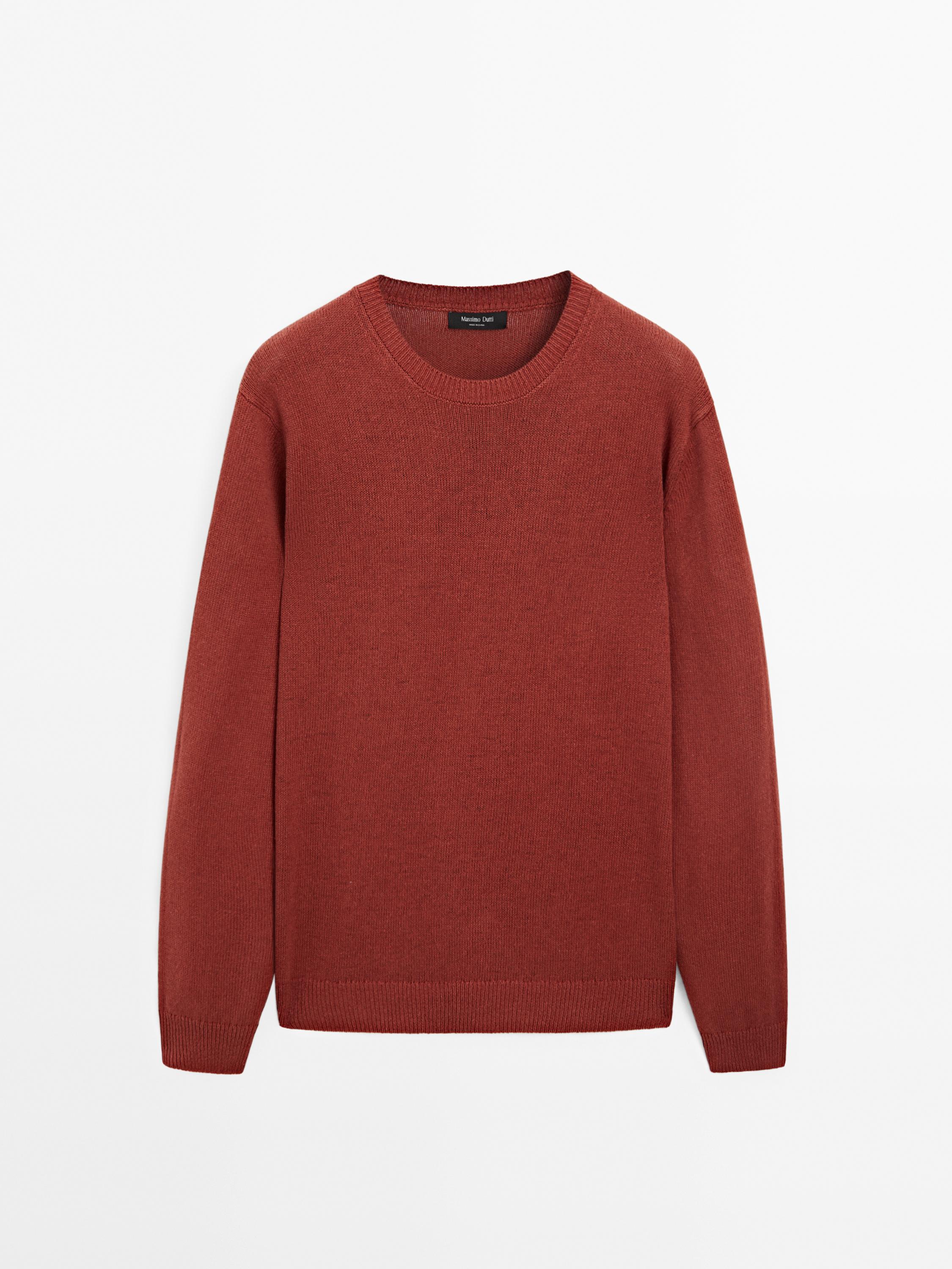 Crew neck knit sweater